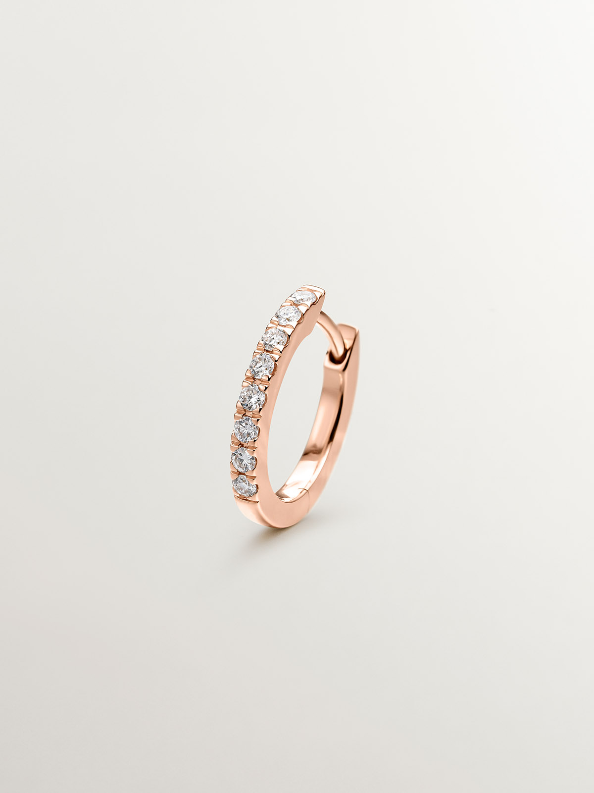 Individual small hoop earring made of 18K rose gold with 0.08ct diamonds.