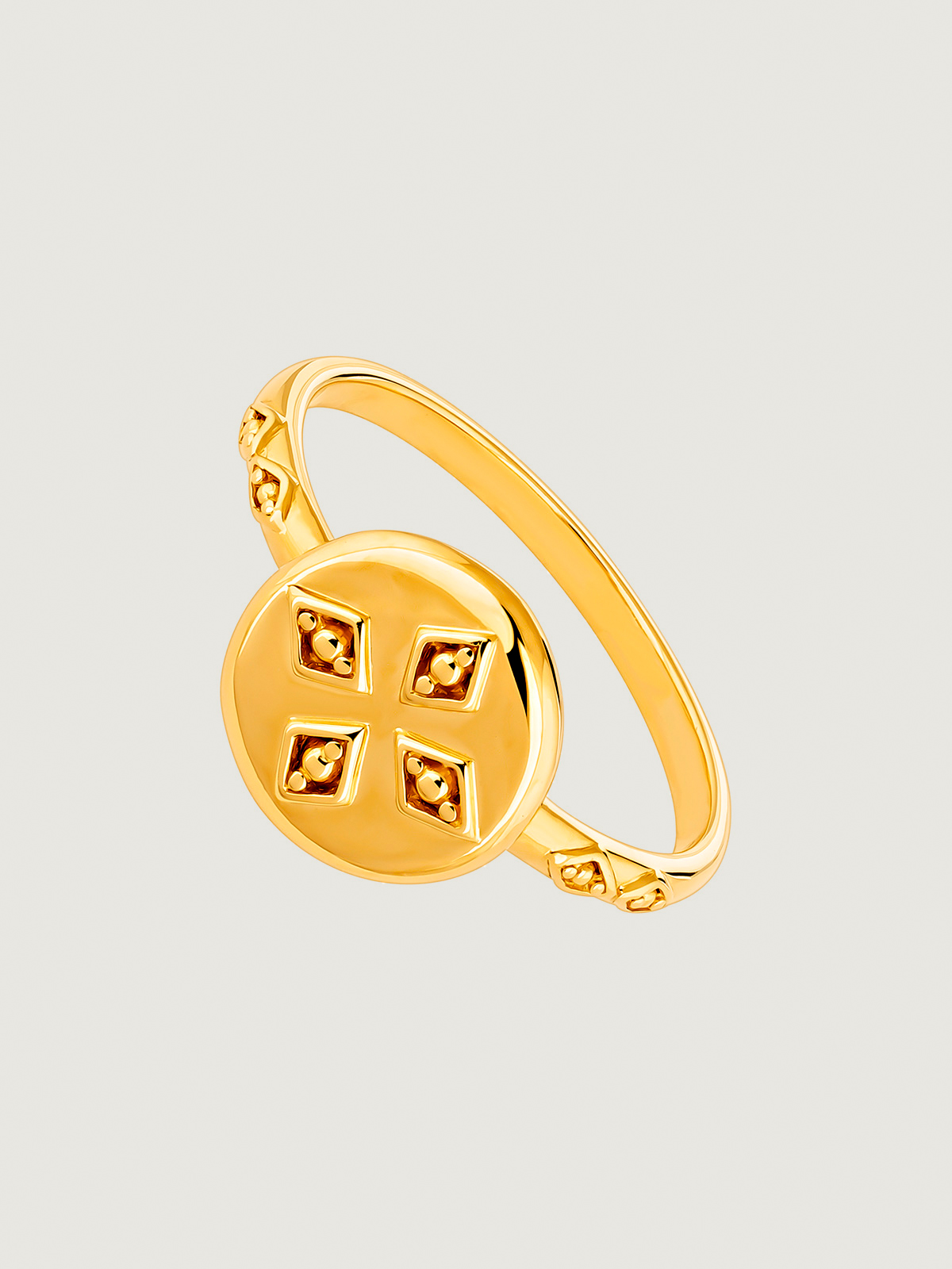 925 Silver ring coated in 18K yellow gold with medallion
