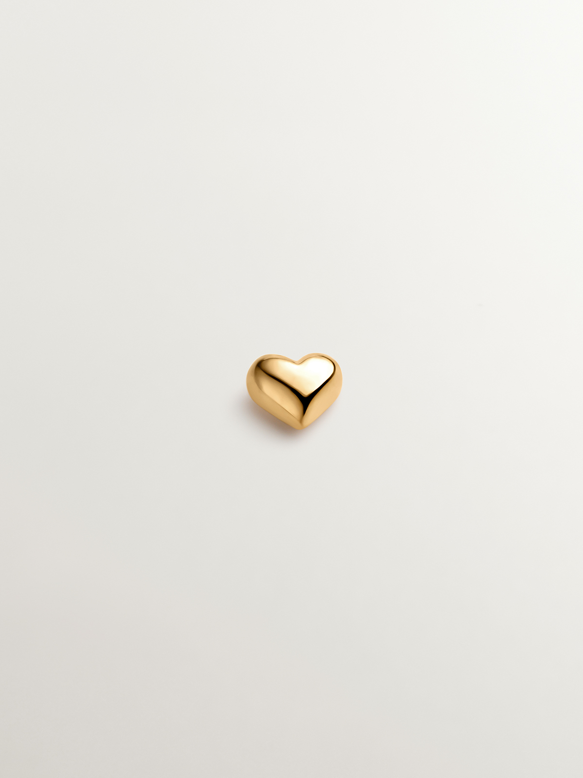 Piercing de oro amarillo de 18K con forma de corazón