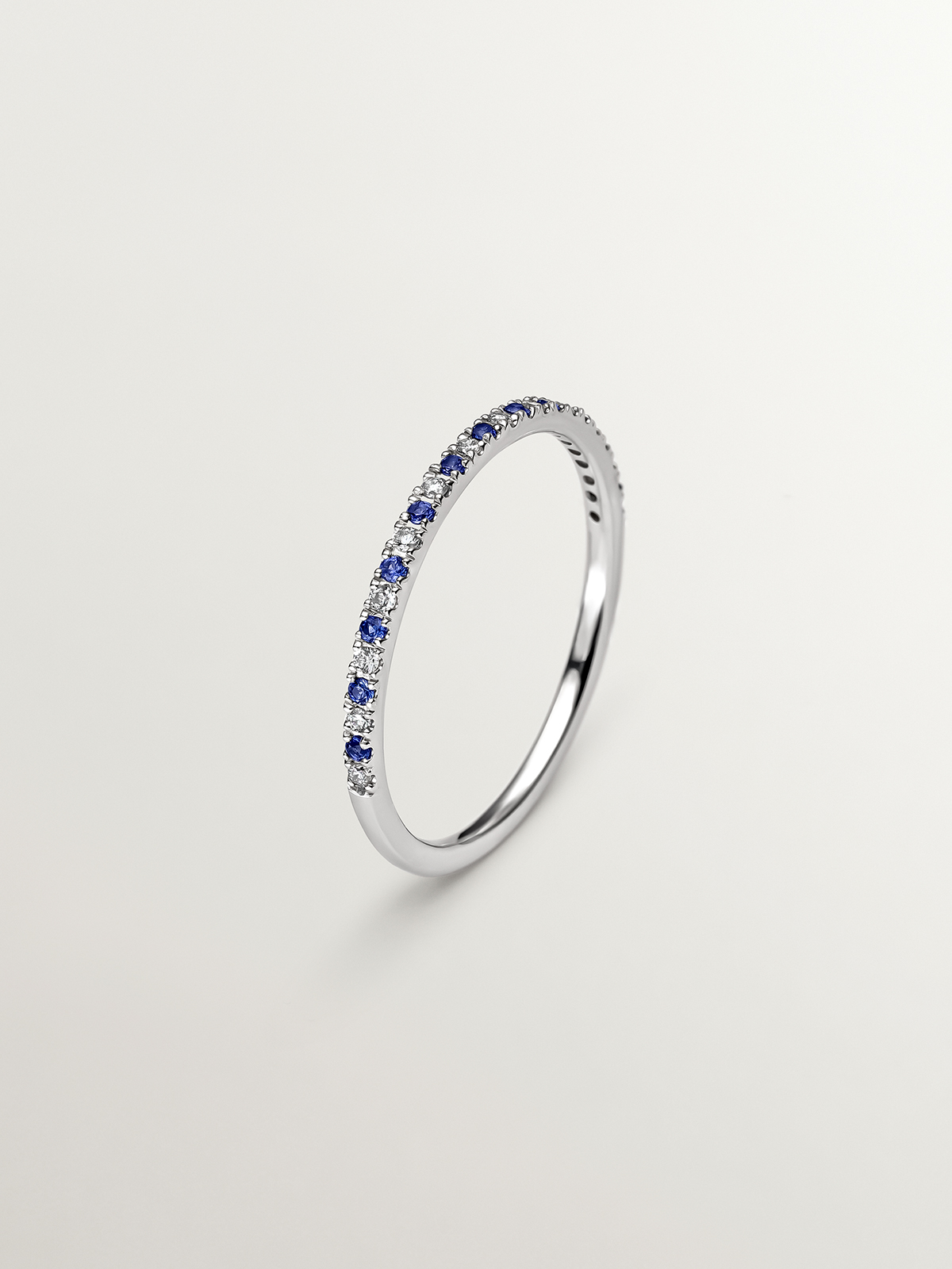 9K white gold ring with sapphires and diamonds