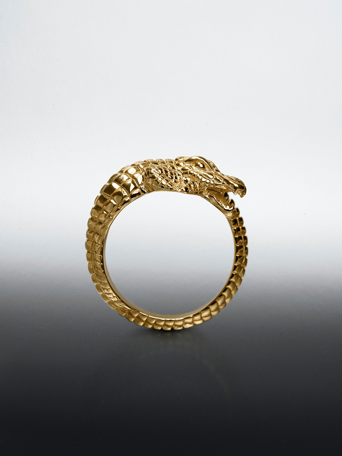 925 silver ring in 18K yellow gold with crocodile shape