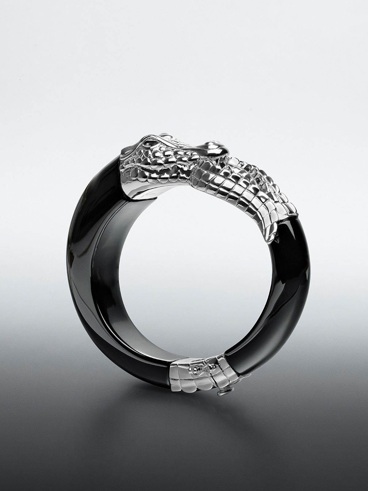 925 silver rigid bracelet and black crocodile -shaped