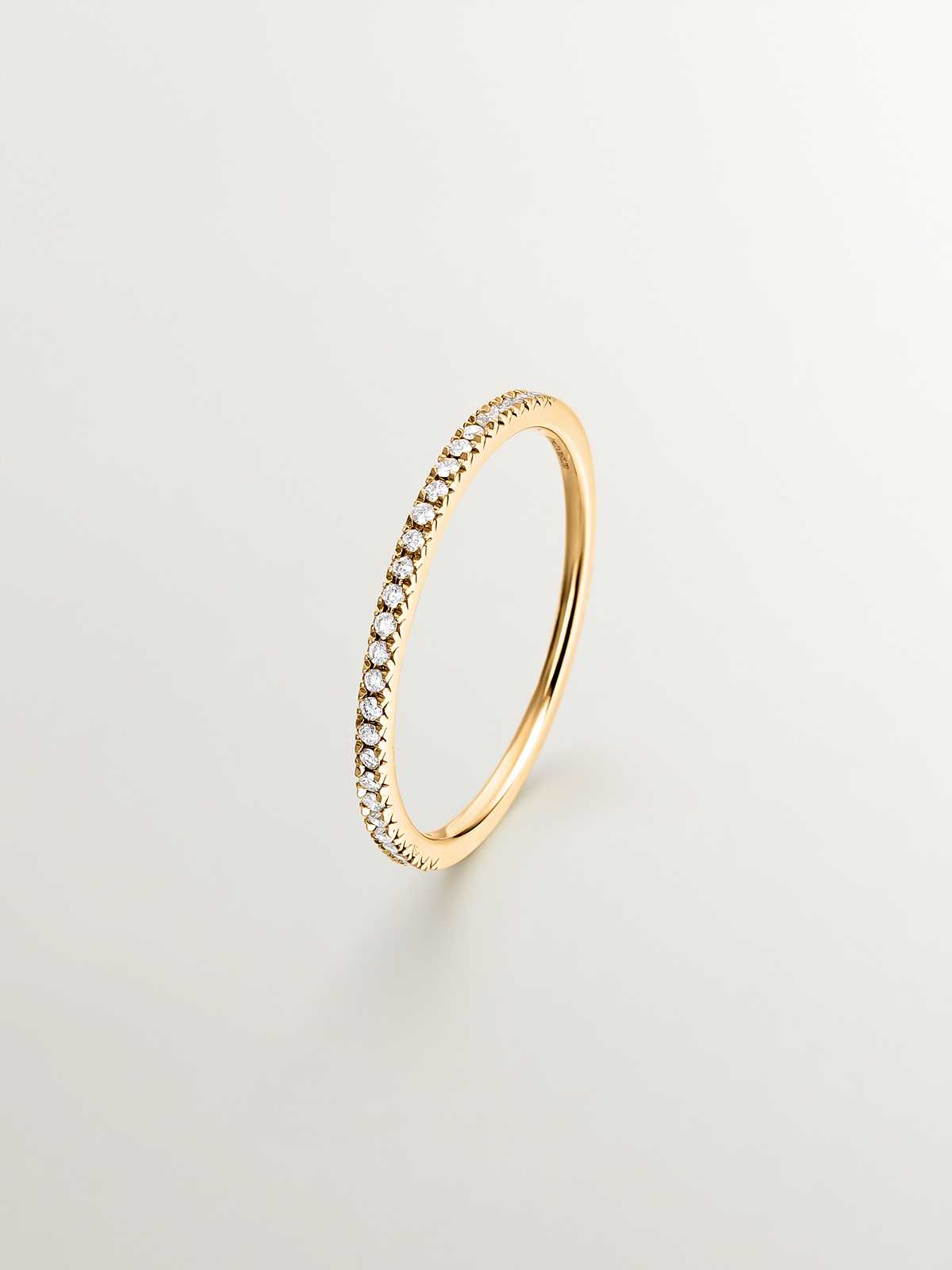 18K yellow gold ring with brilliant cut diamonds