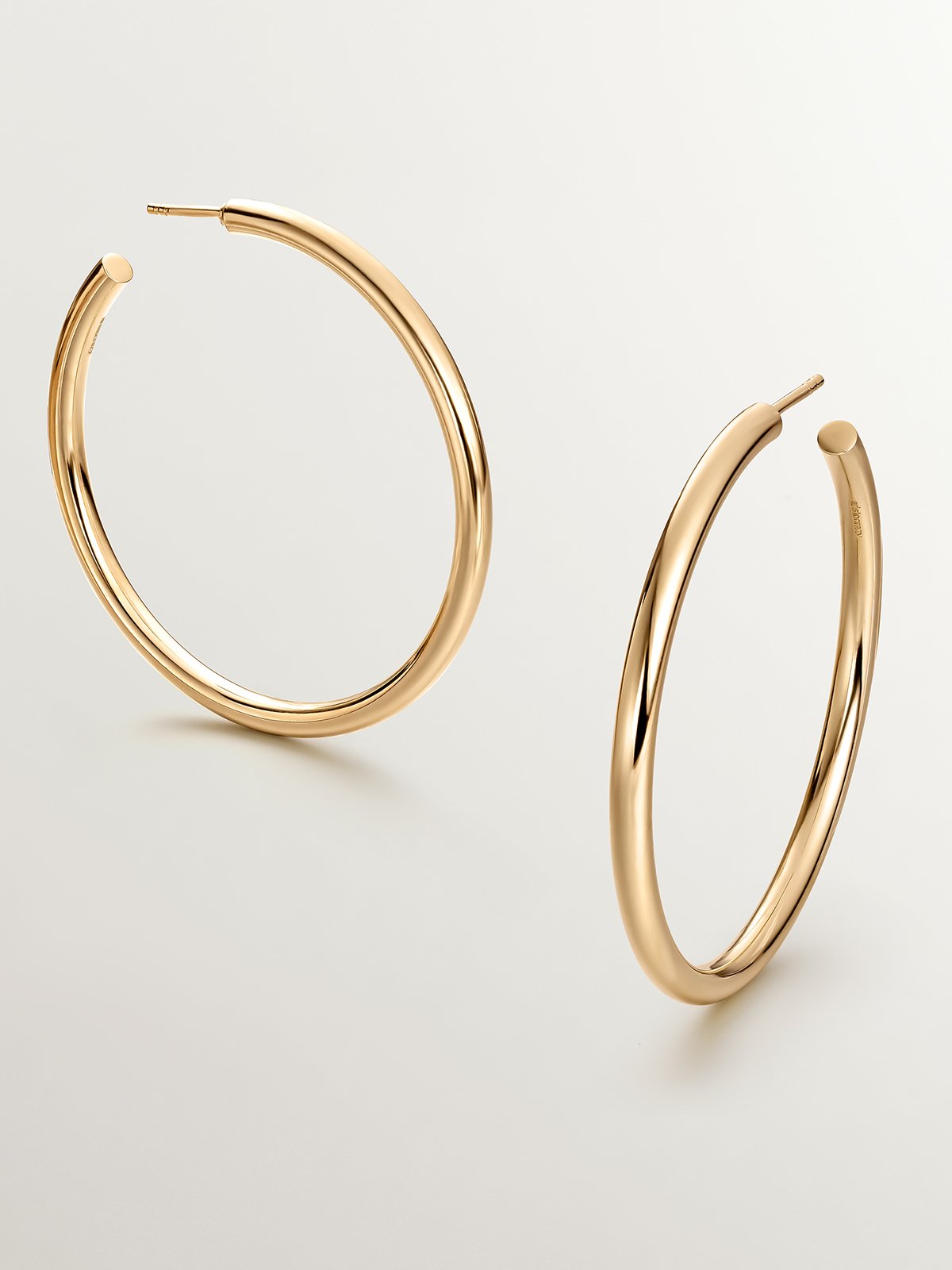 Large hoop earrings made of 925 silver, coated in 18K yellow gold.