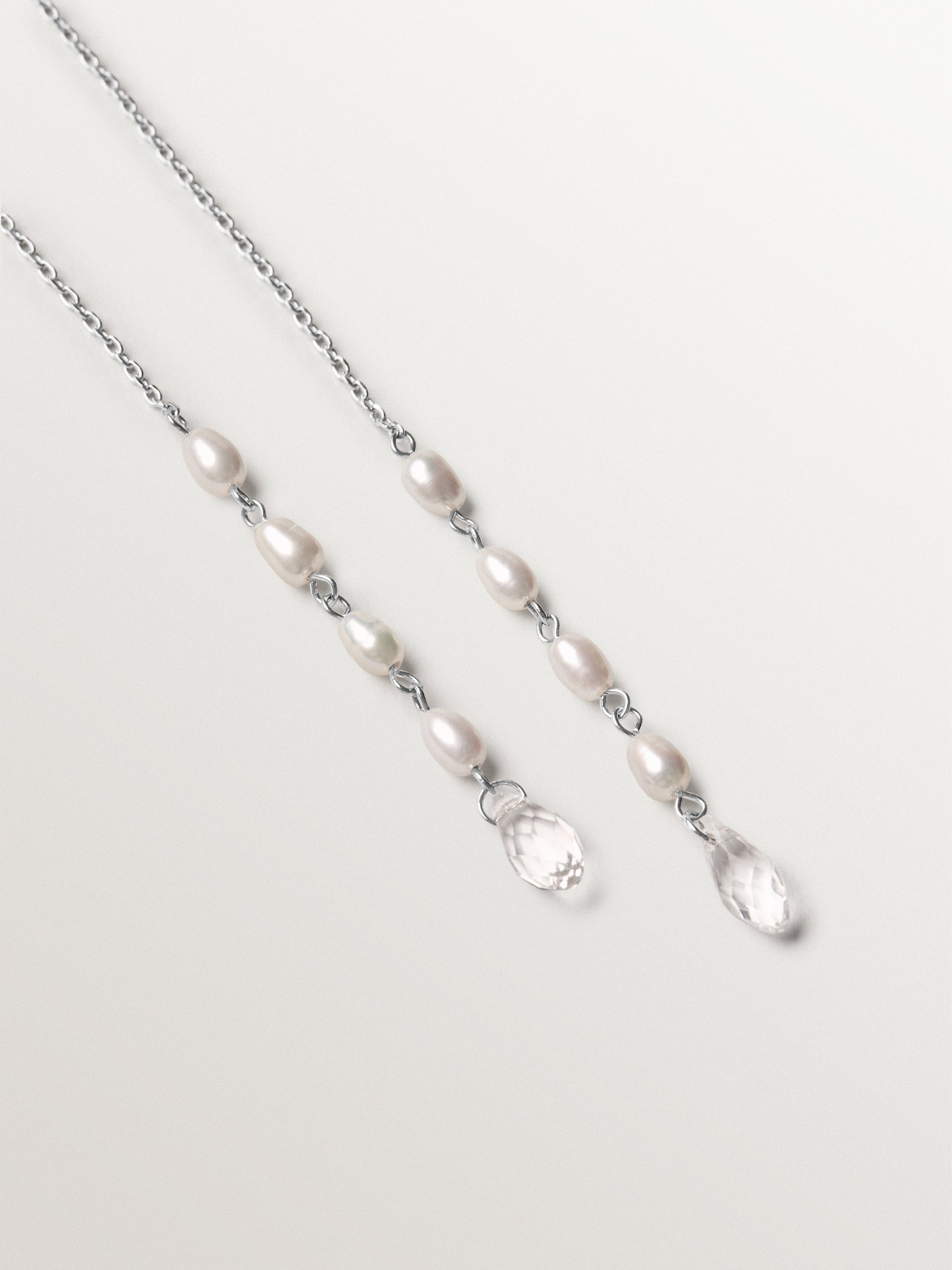 Pendientes largos con perlas barrocas y cristales