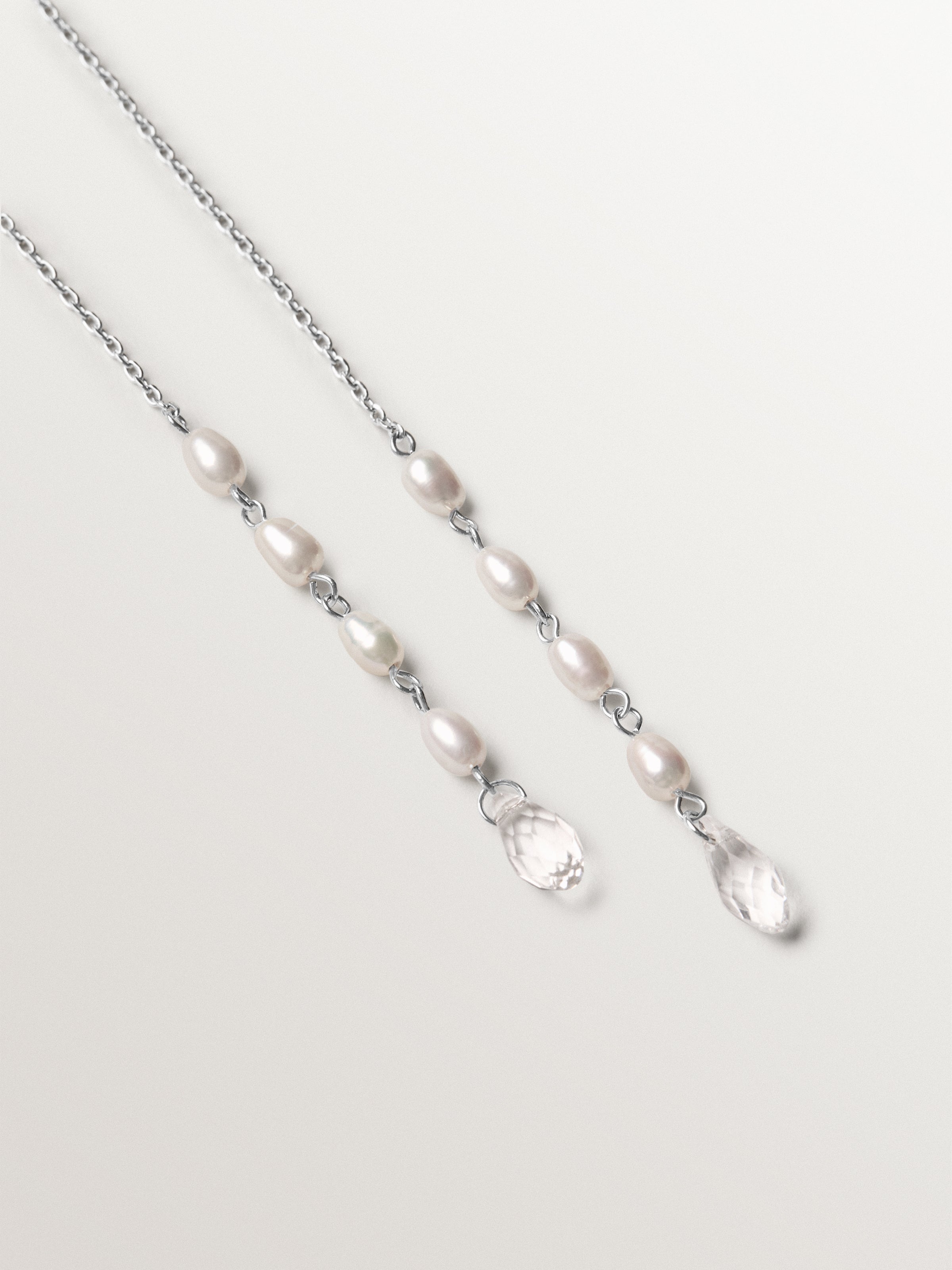 Pendientes largos con perlas barrocas y cristales