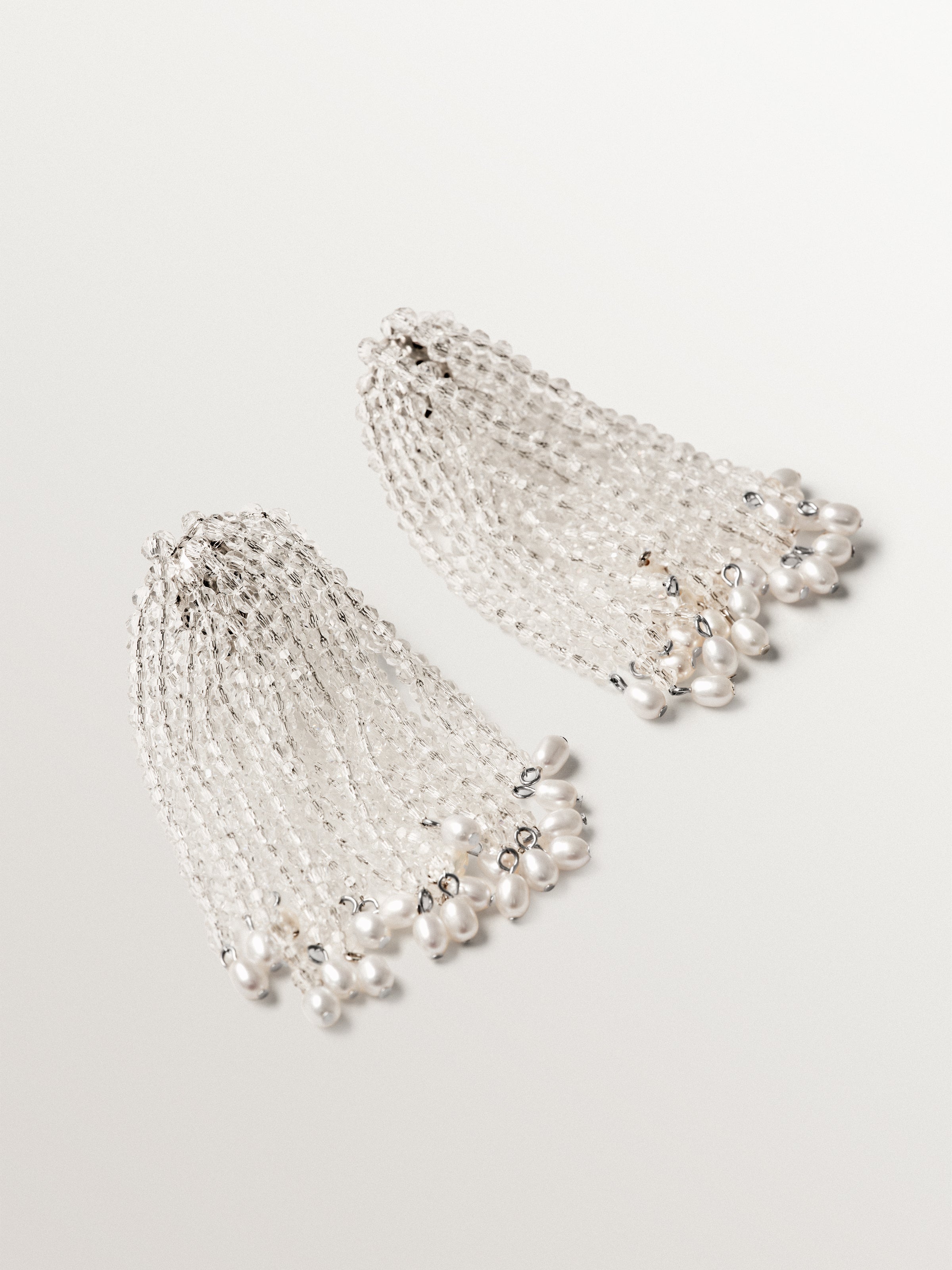 Pendientes en cascada con perlas barrocas y cristales