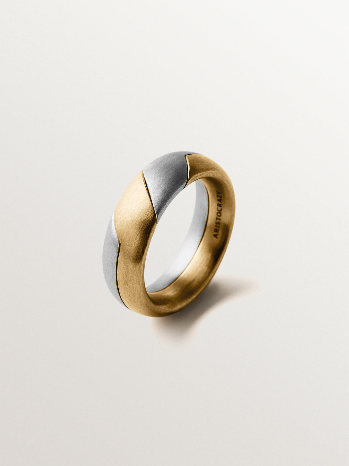 Anillo gimmel bicolor con efecto cepillado