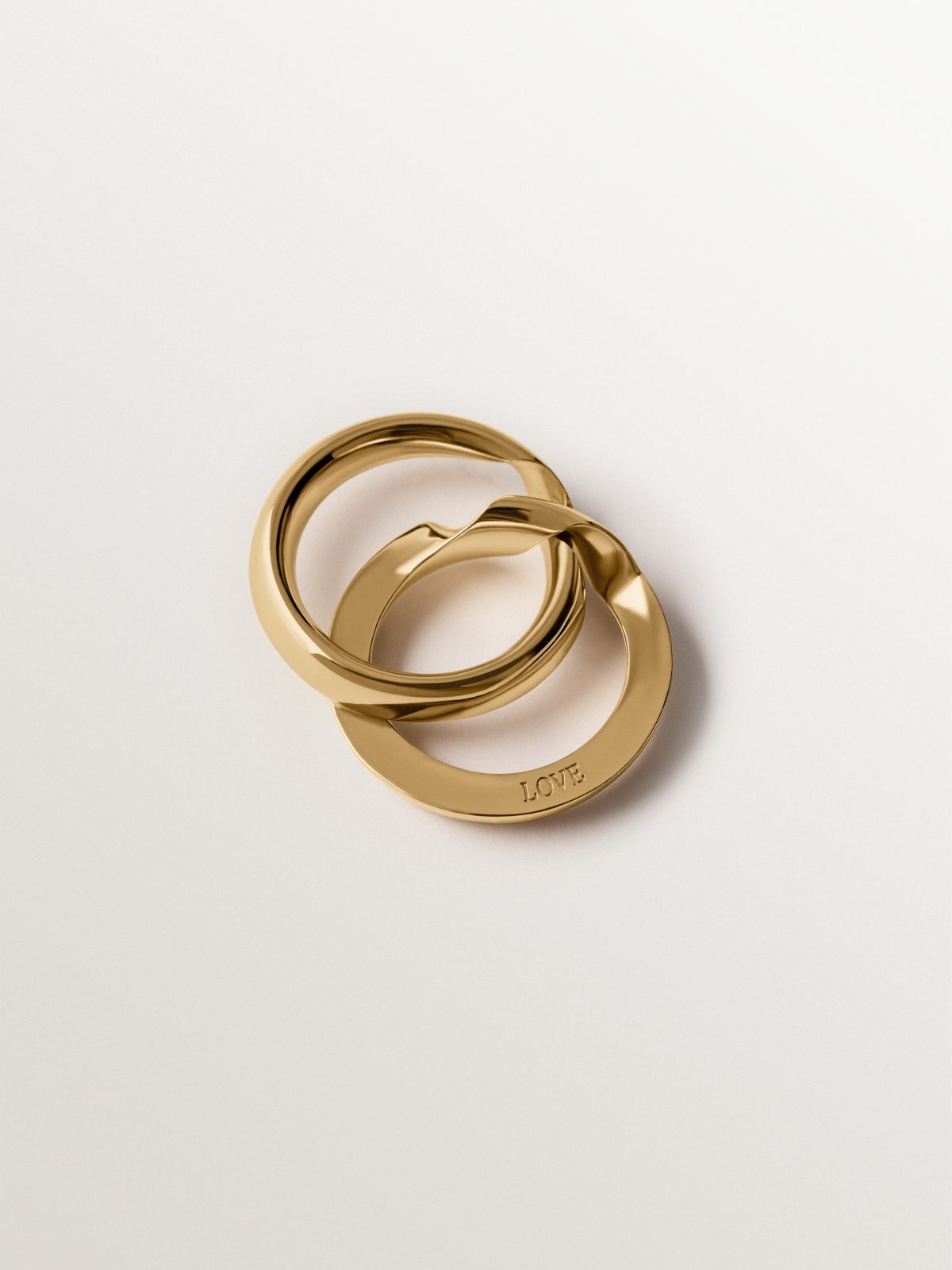 Anillo gimmel bañado en oro amarillo