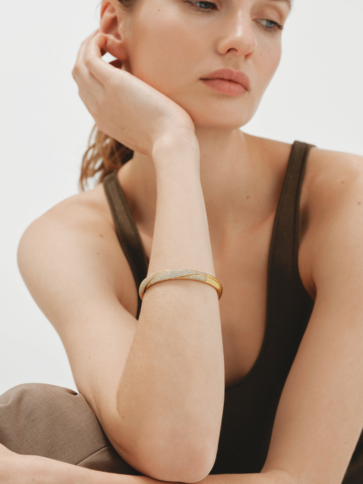 Pulsera gimmel bañada en oro amarillo con pavé de cristales