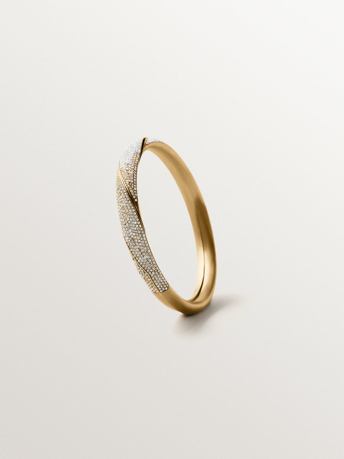 Pulsera gimmel bañada en oro amarillo con pavé de cristales