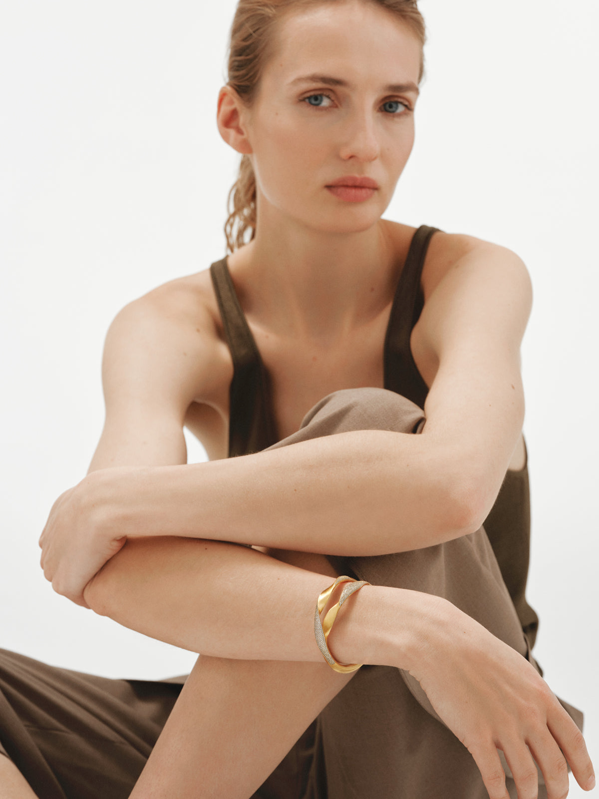 Pulsera gimmel bañada en oro amarillo con pavé de cristales