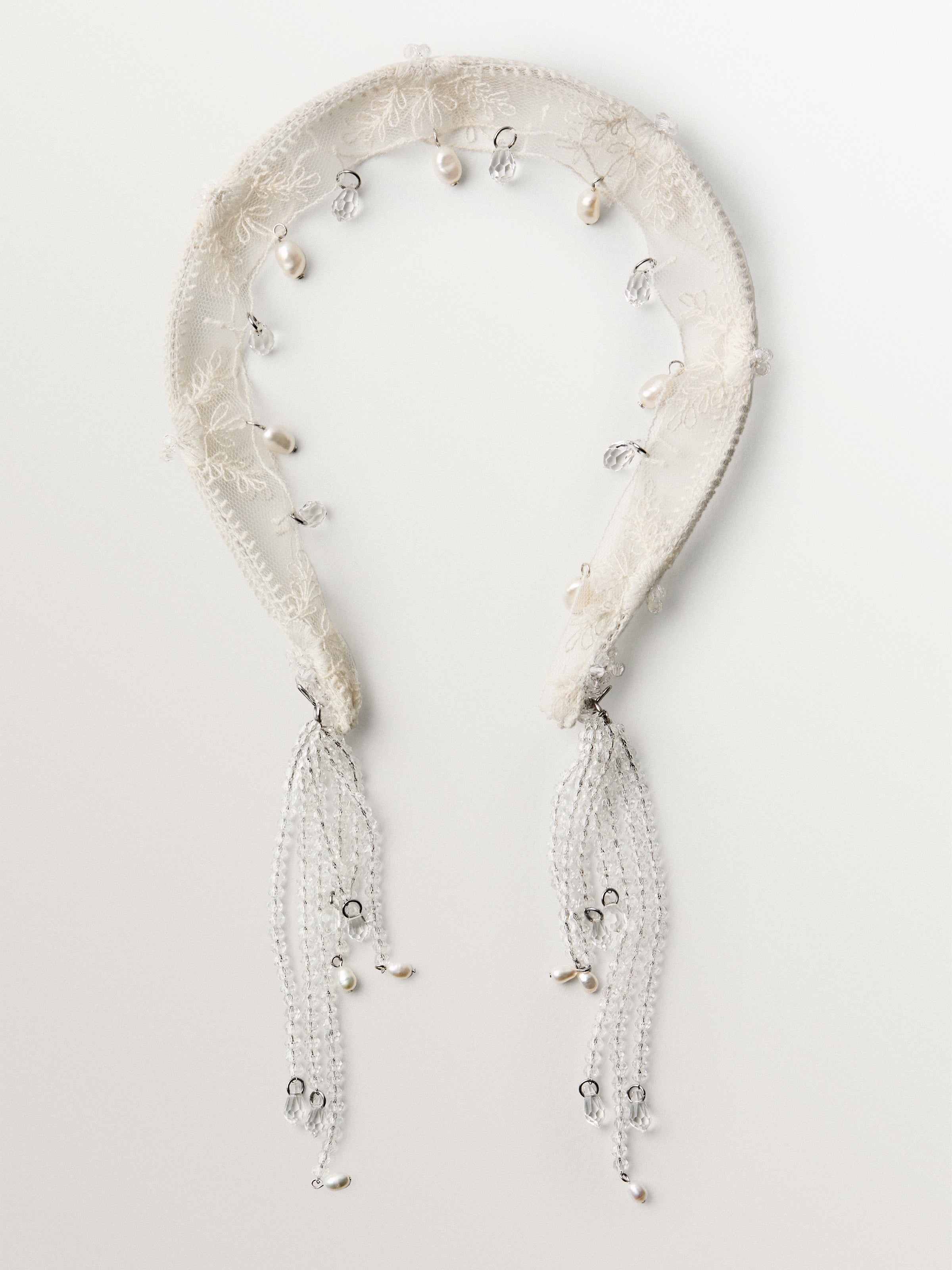 Diadema de encaje con cristales y perlas barrocas