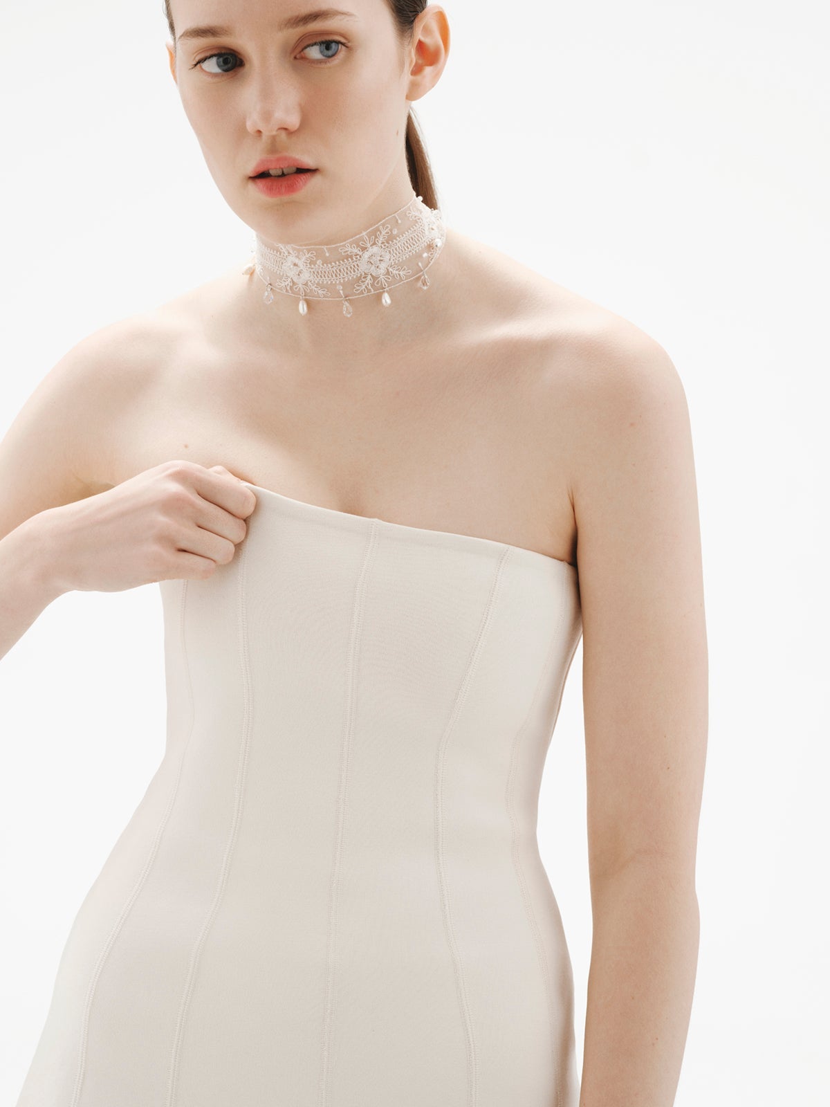Choker de encaje con perlas y cristales
