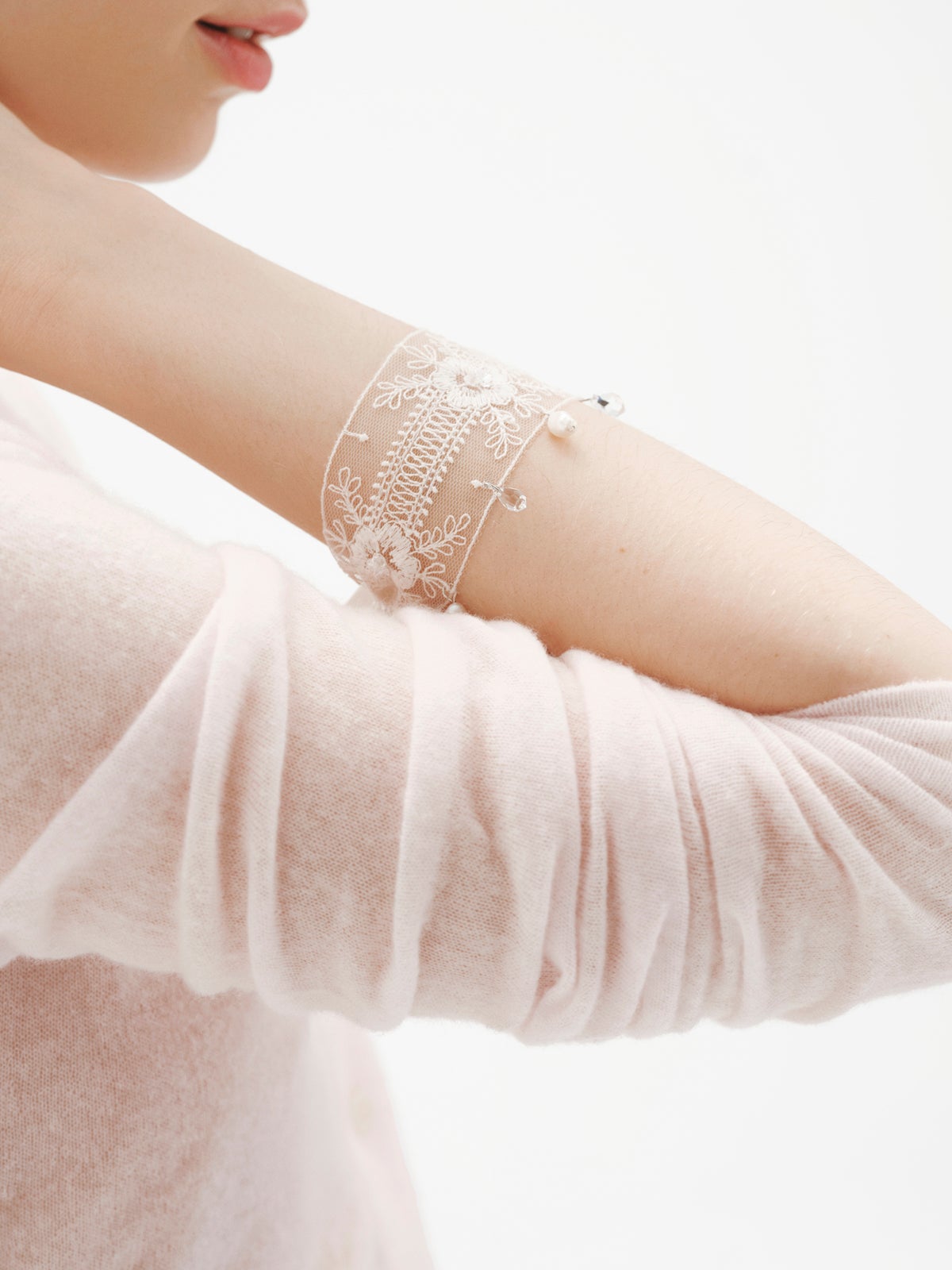 Pulsera de encaje con perlas y cristales