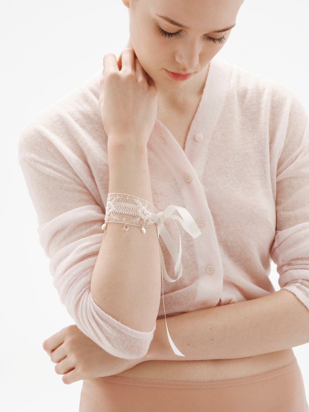 Pulsera de encaje con perlas y cristales