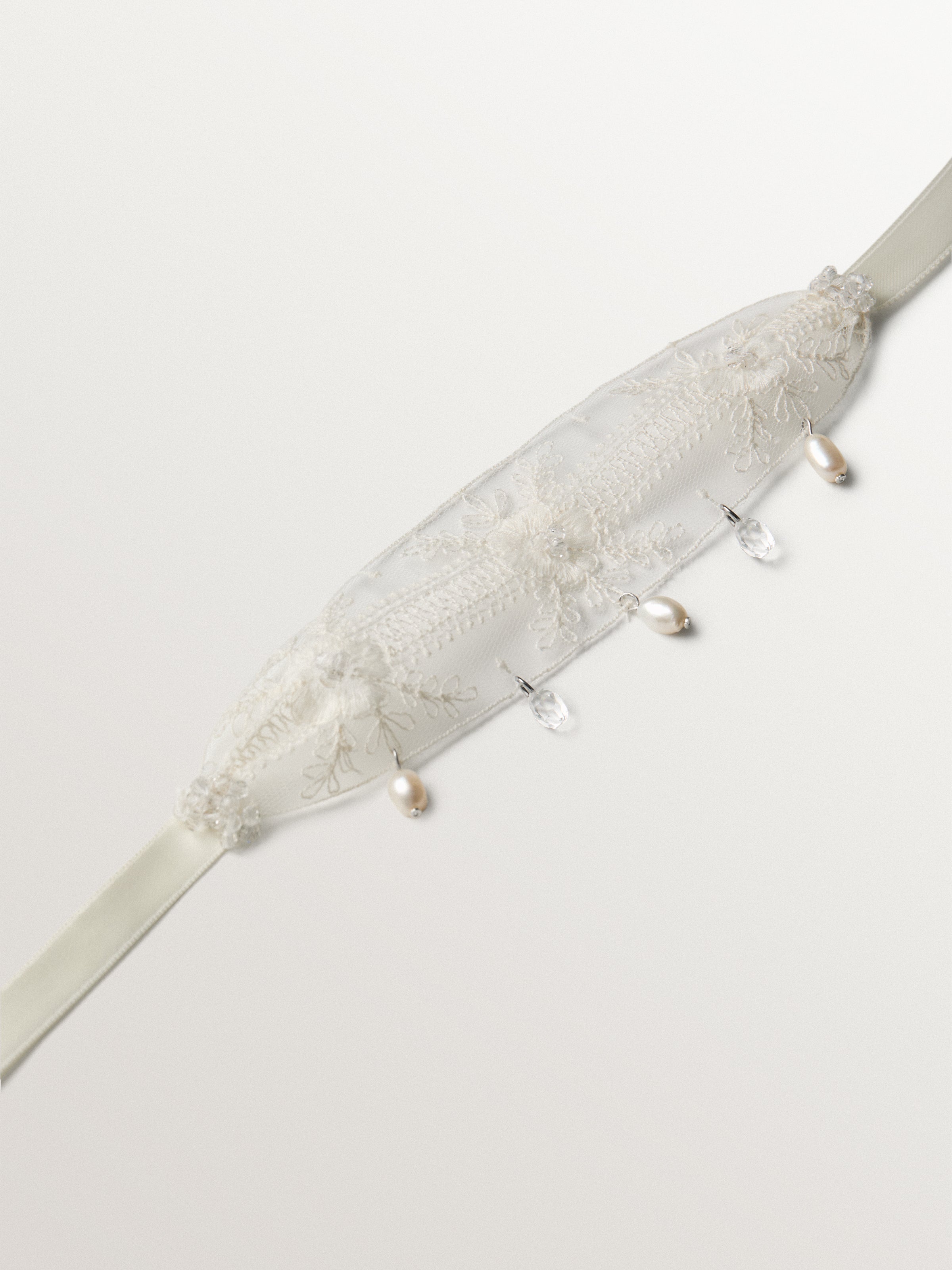 Pulsera de encaje con perlas y cristales