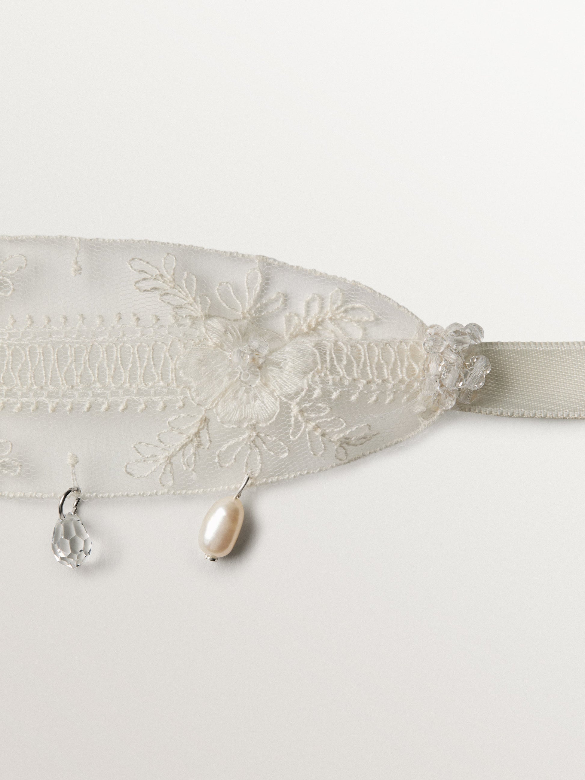 Pulsera de encaje con perlas y cristales