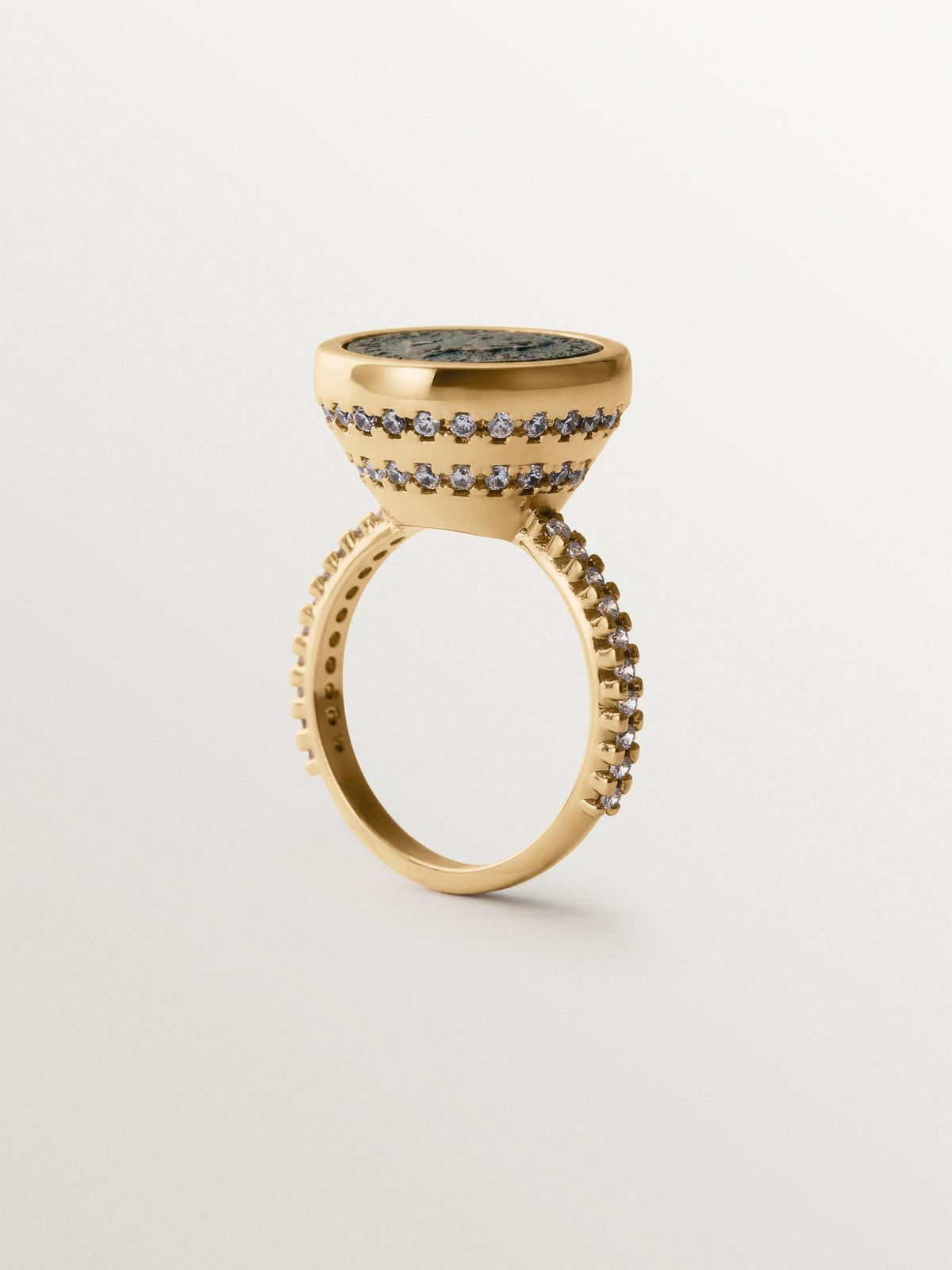 Anillo bañado en oro amarillo de 18K con moneda