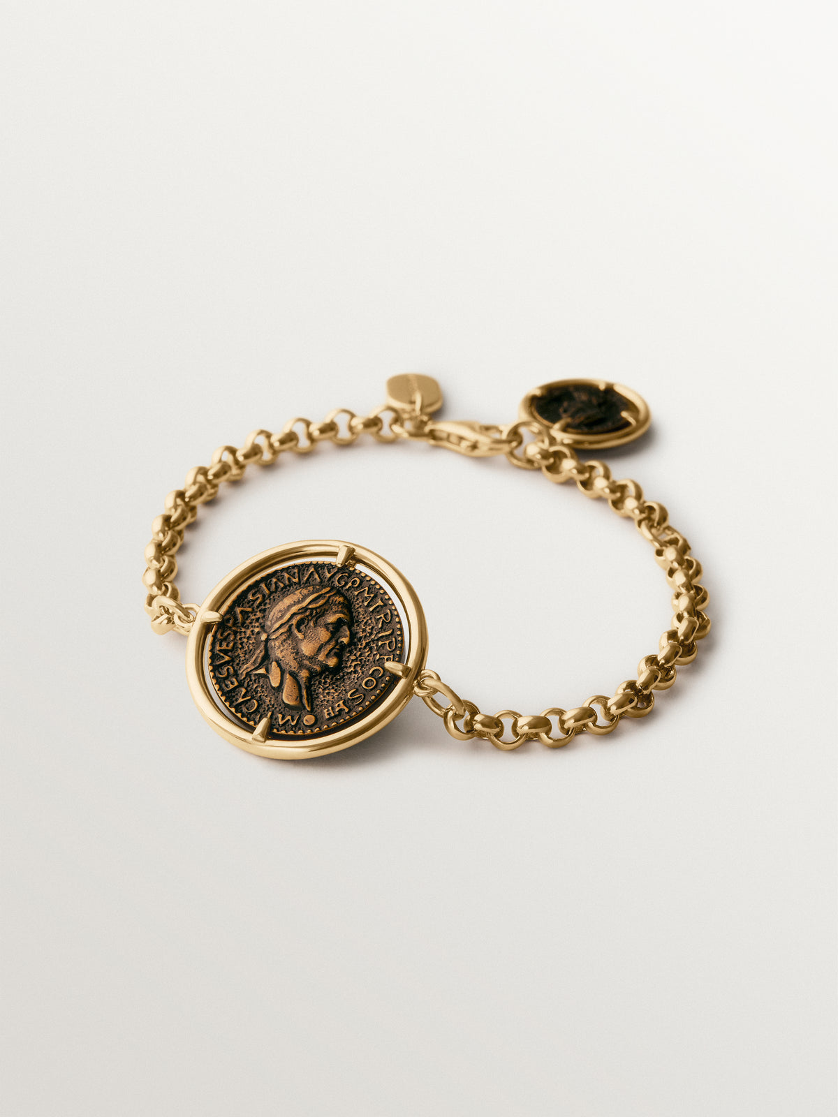 Pulsera bañada en oro amarillo de 18K con moneda