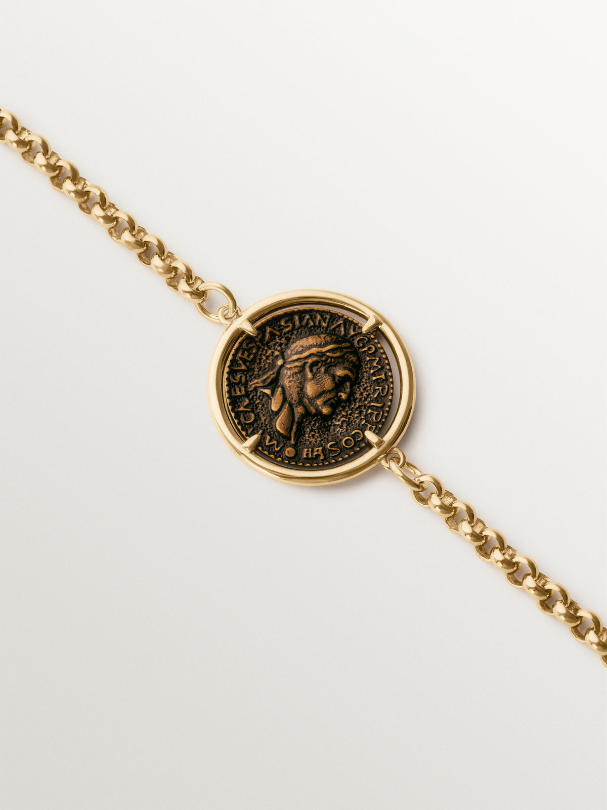 Pulsera bañada en oro amarillo de 18K con moneda
