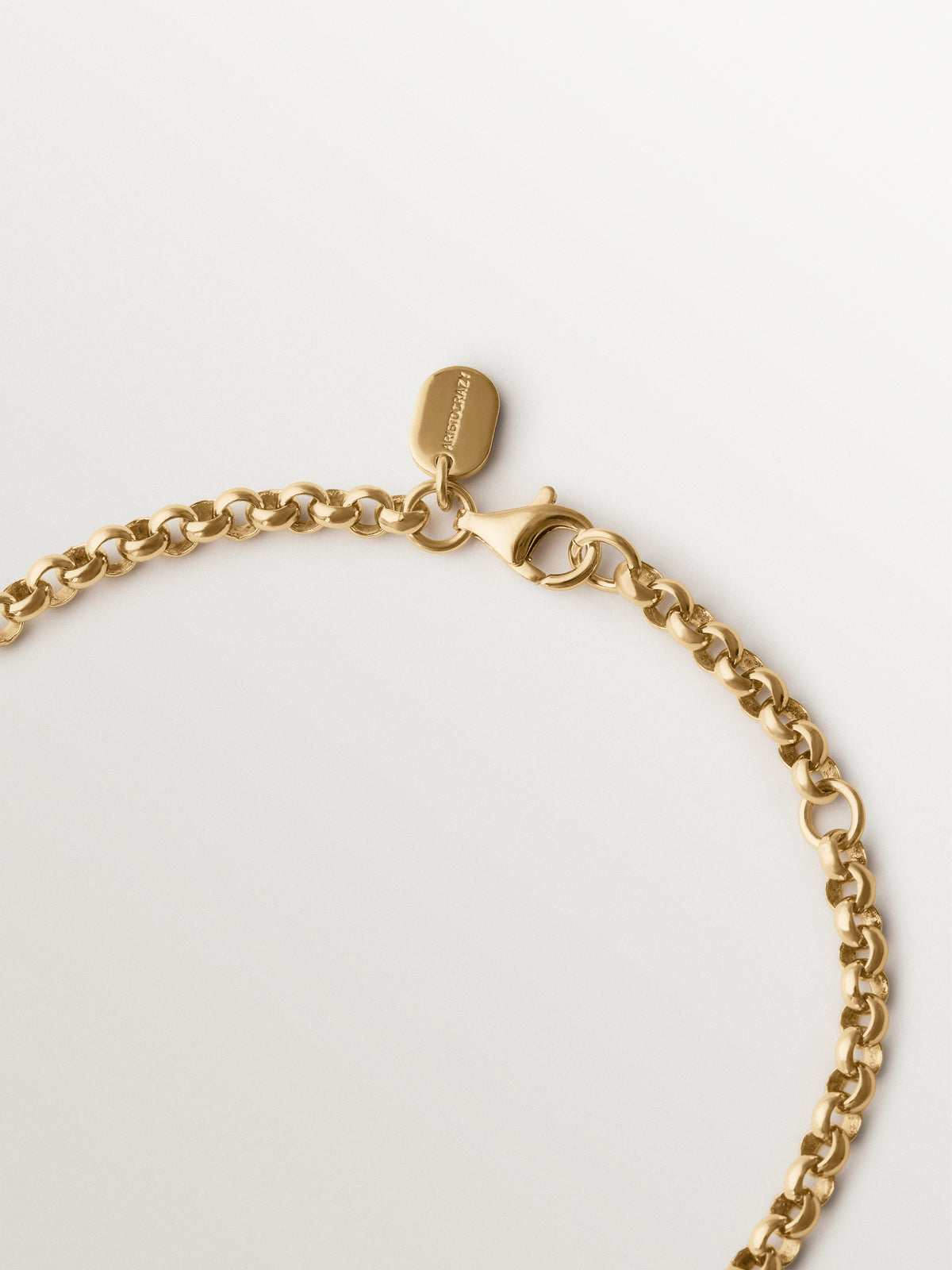 Collar bañado en oro amarillo de 18K con moneda