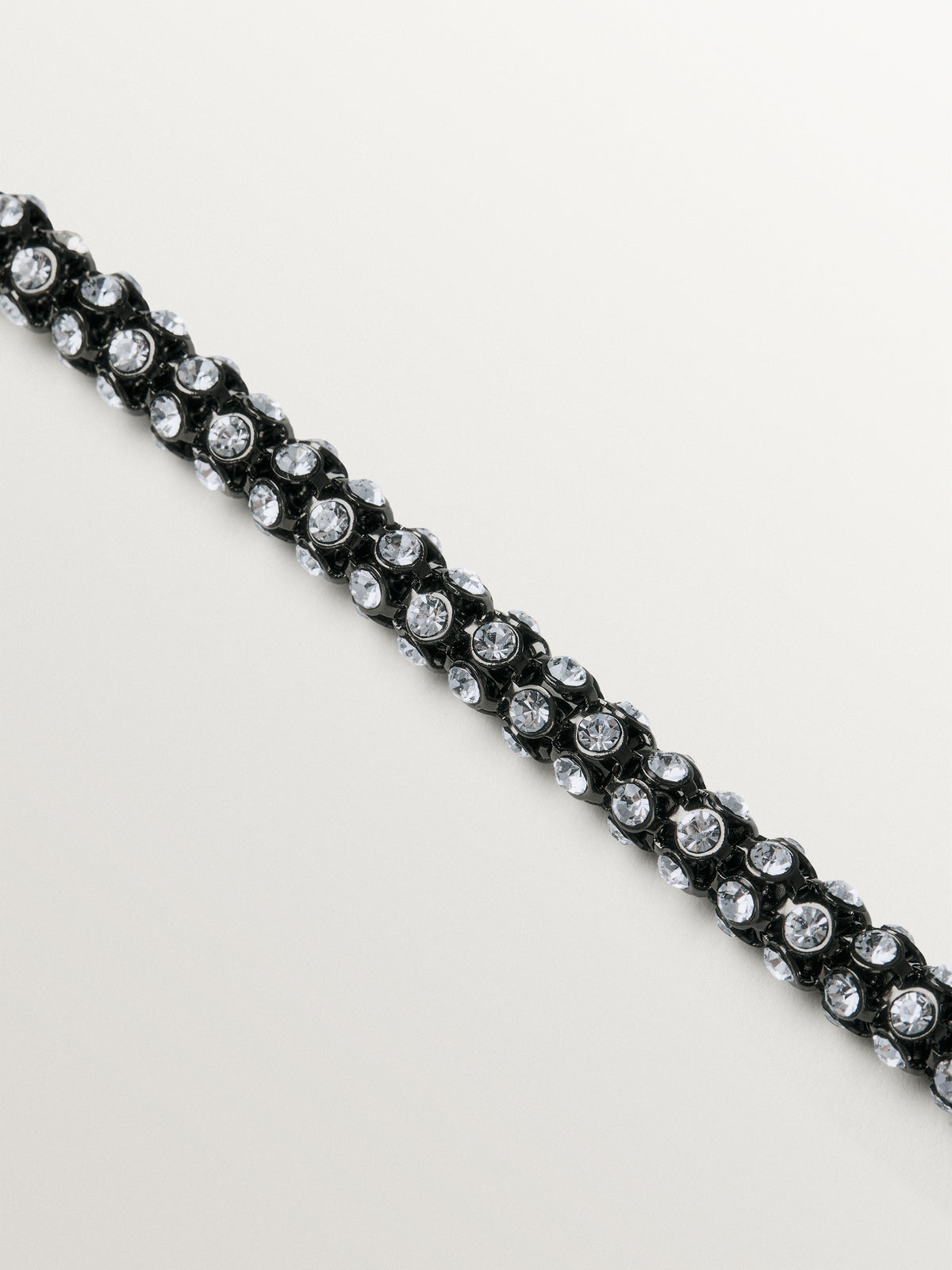 Collar largo en forma de tubo con cristales