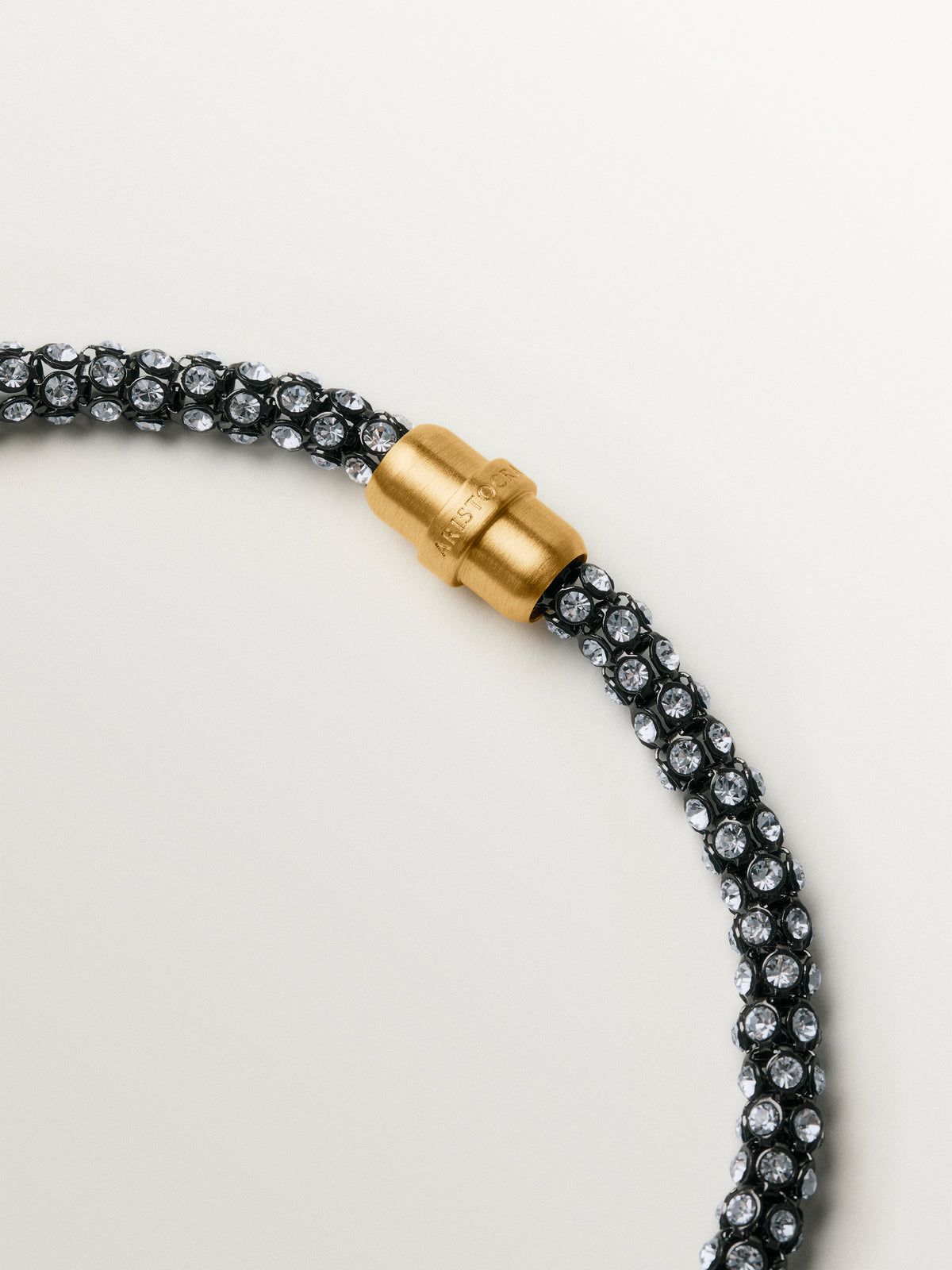 Collar largo en forma de tubo con cristales