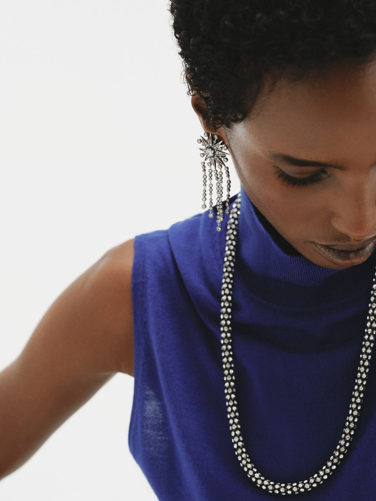 Collar largo en forma de tubo con cristales