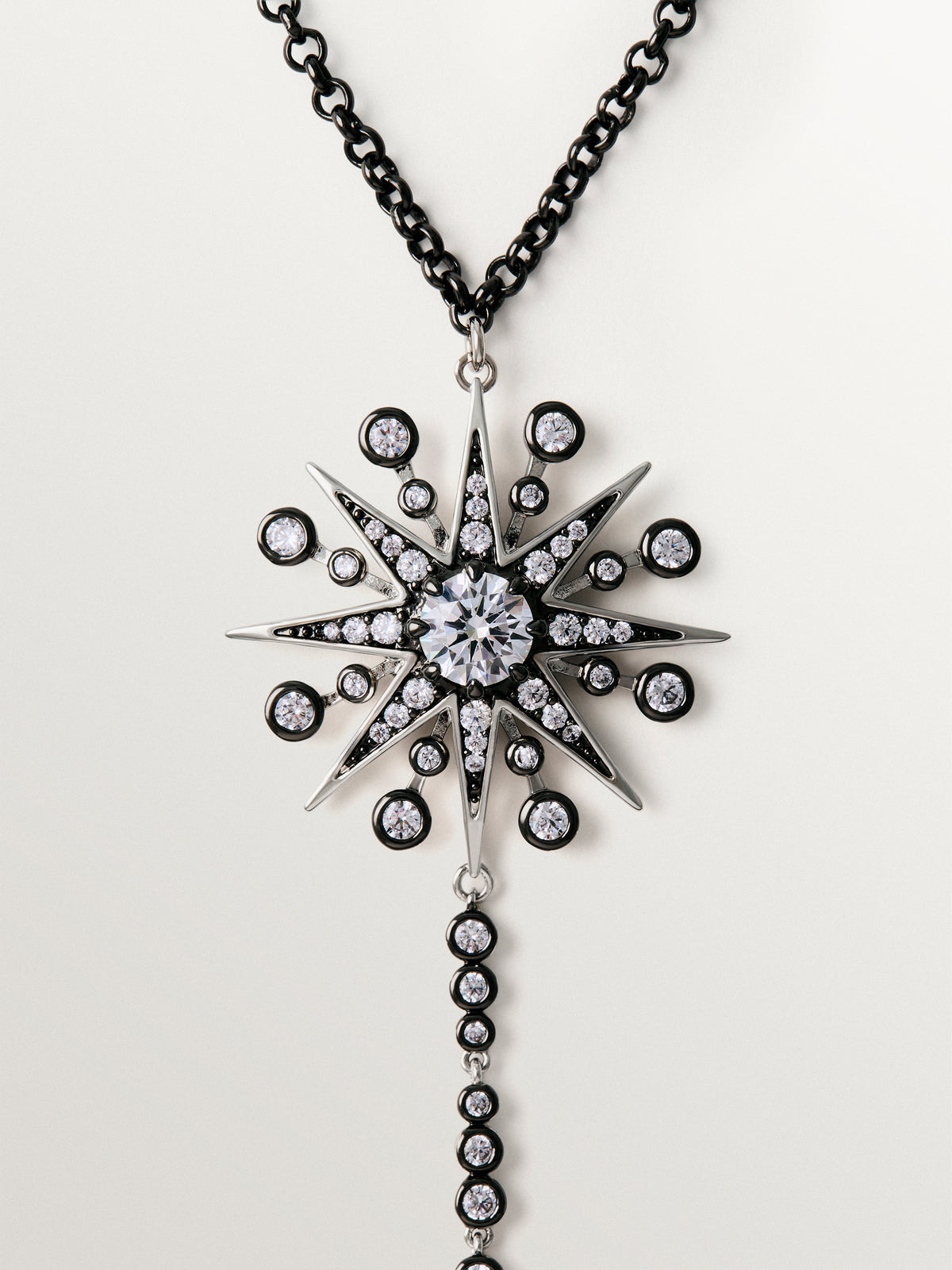 Collar bicolor con cristales y estrellas
