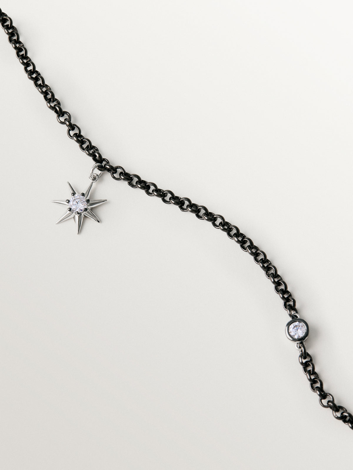 Collar bicolor con cristales y estrellas