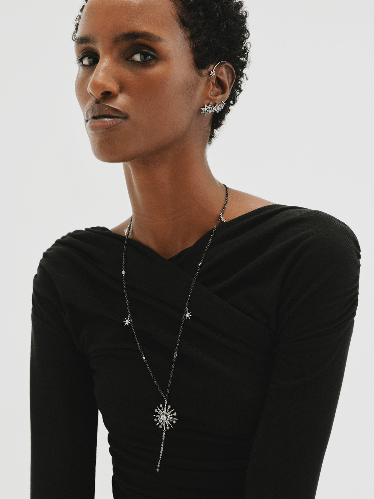 Collar bicolor con cristales y estrellas