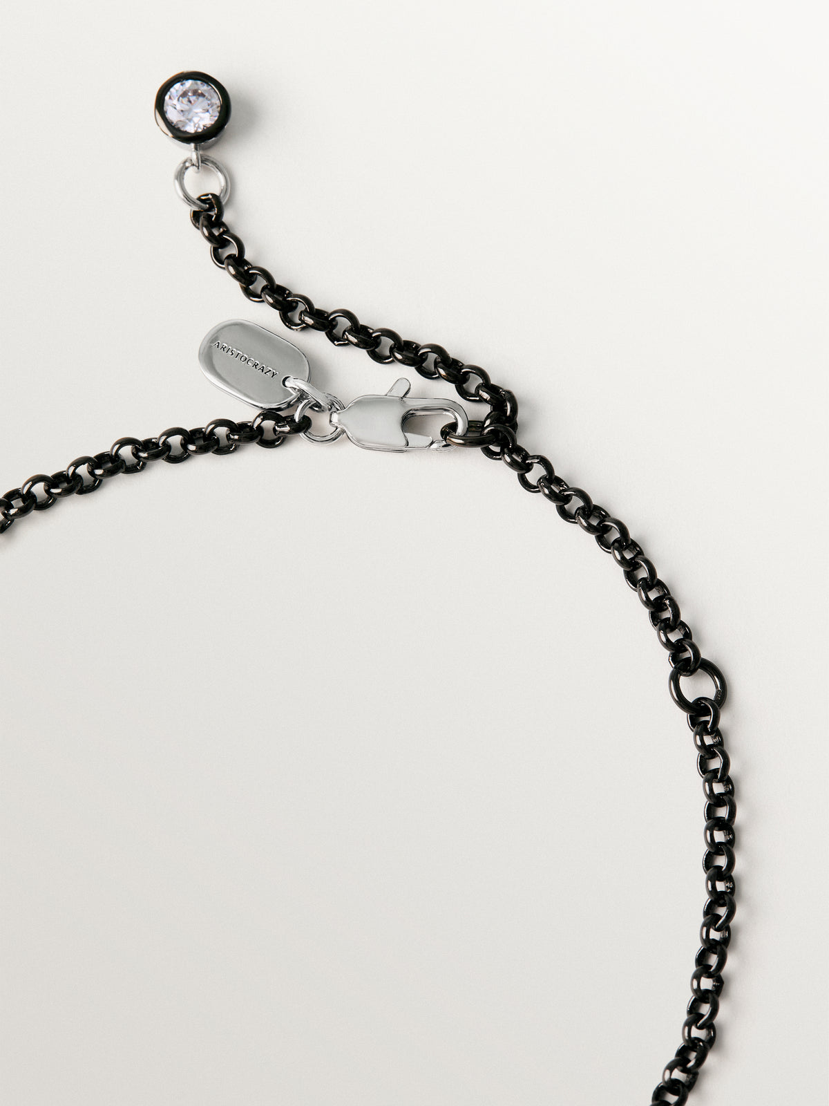 Collar bicolor con cristales y estrellas