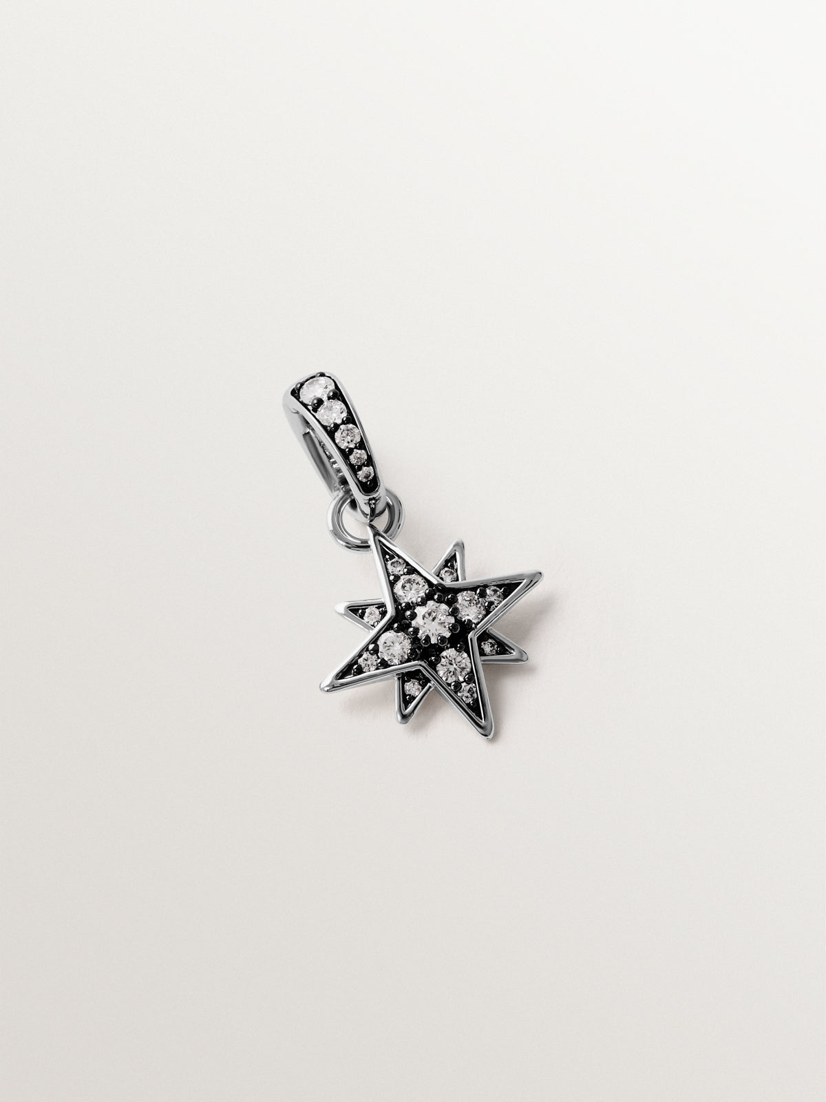 Charm bicolor con cristales en forma de estrella pequeña