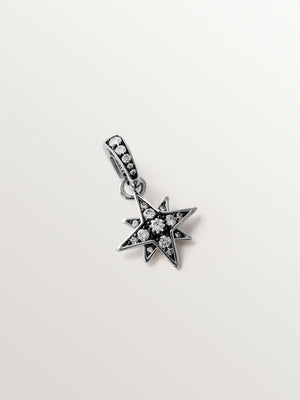 Charm bicolor con cristales en forma de estrella pequeña