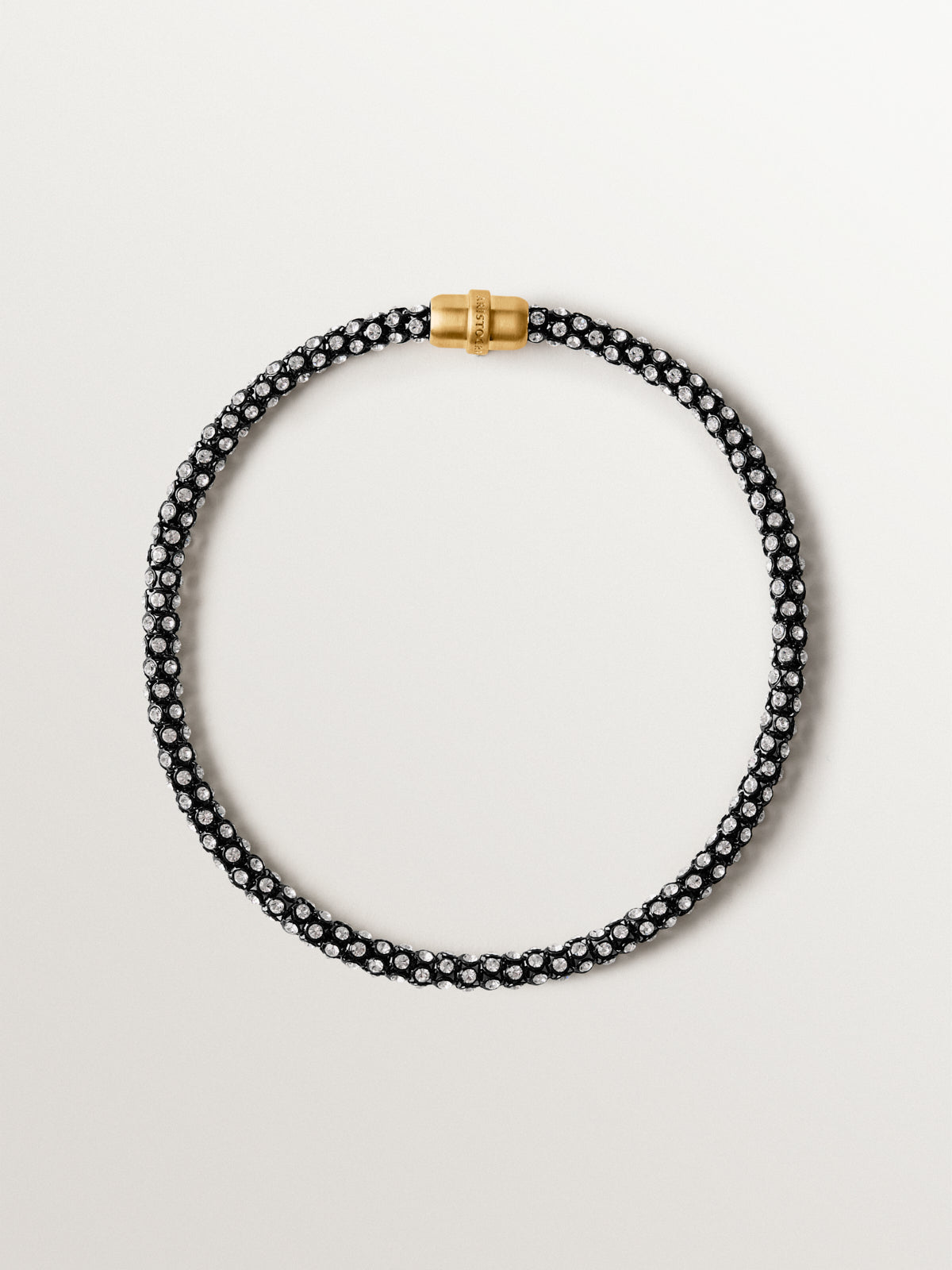 Collar corto en forma de tubo con cristales