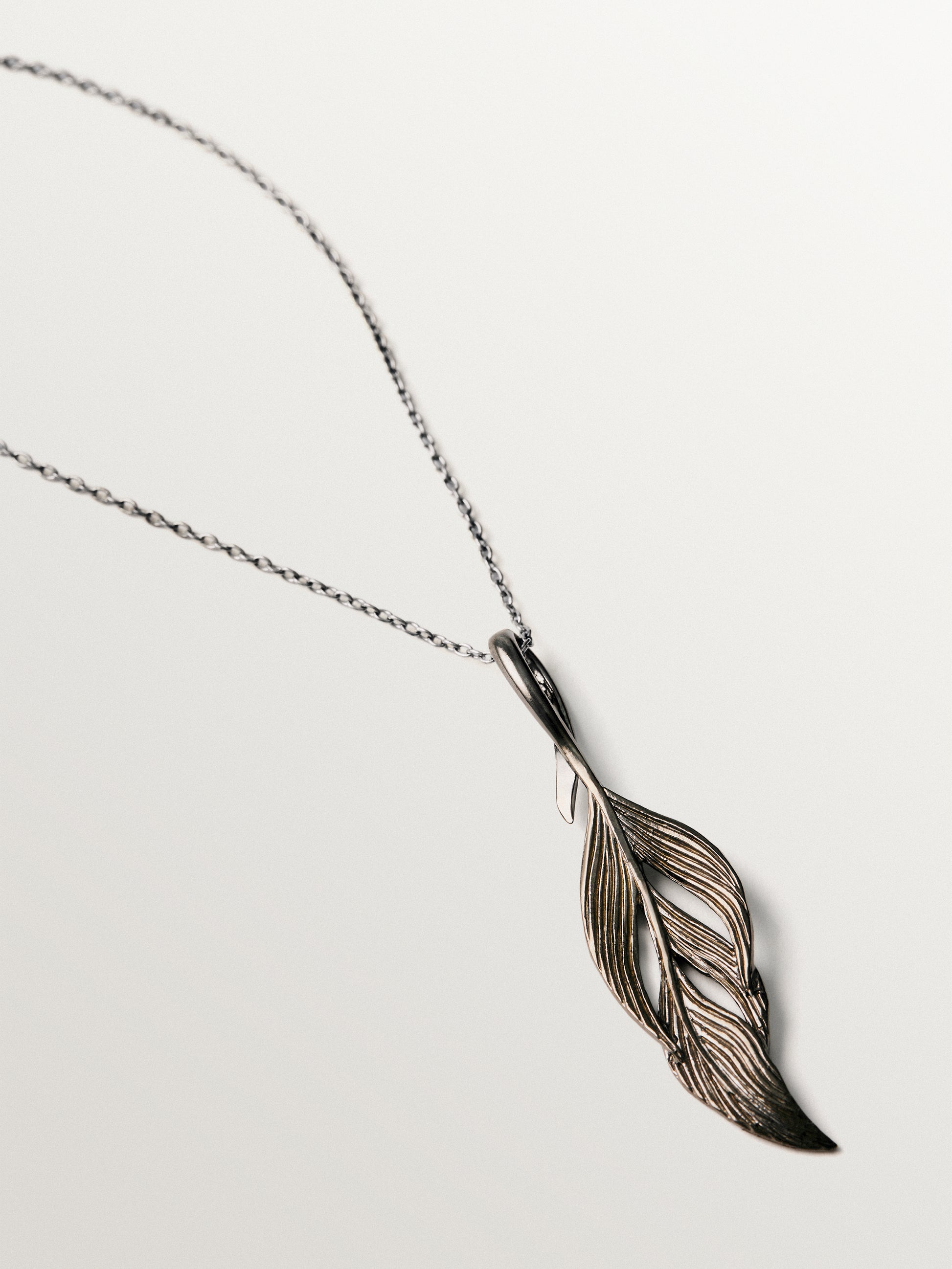 Charm con forma de hoja