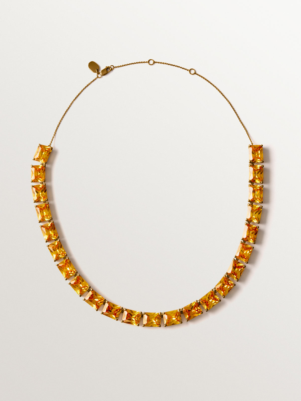 Collar bañado en oro amarillo con cristales amarillos