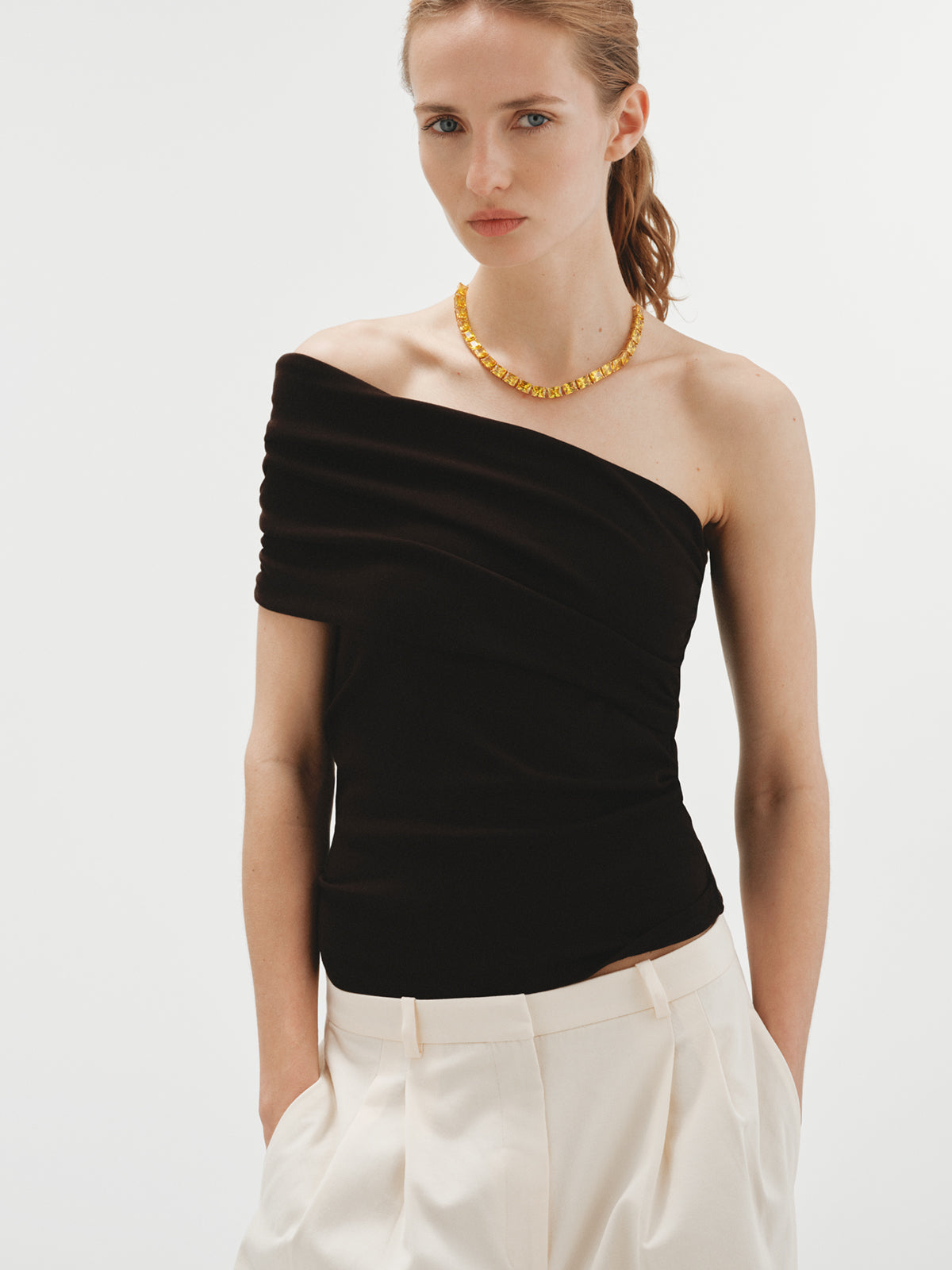Collar bañado en oro amarillo con cristales amarillos