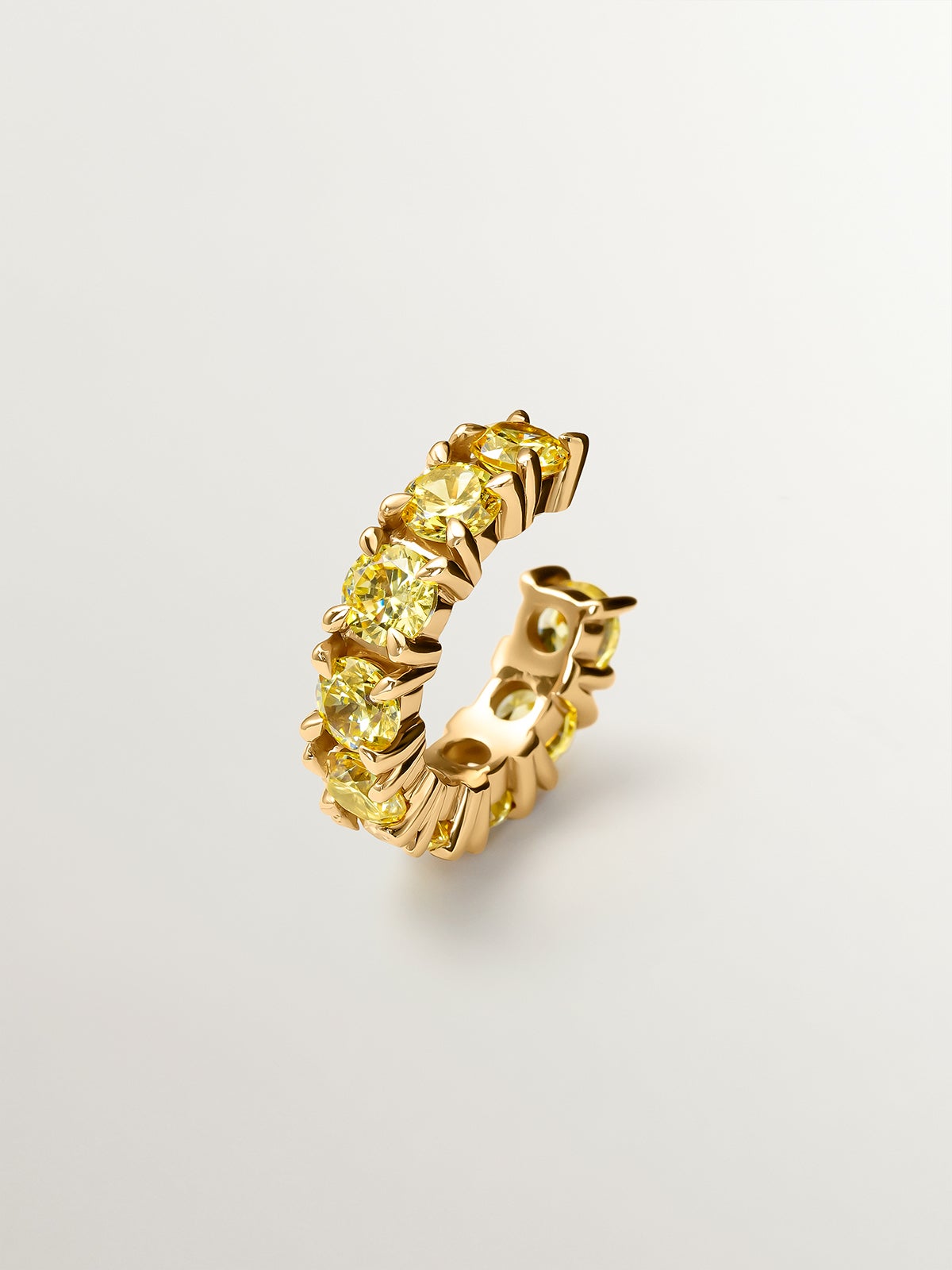 Earcuff bañado en oro amarillo con cristales amarillos