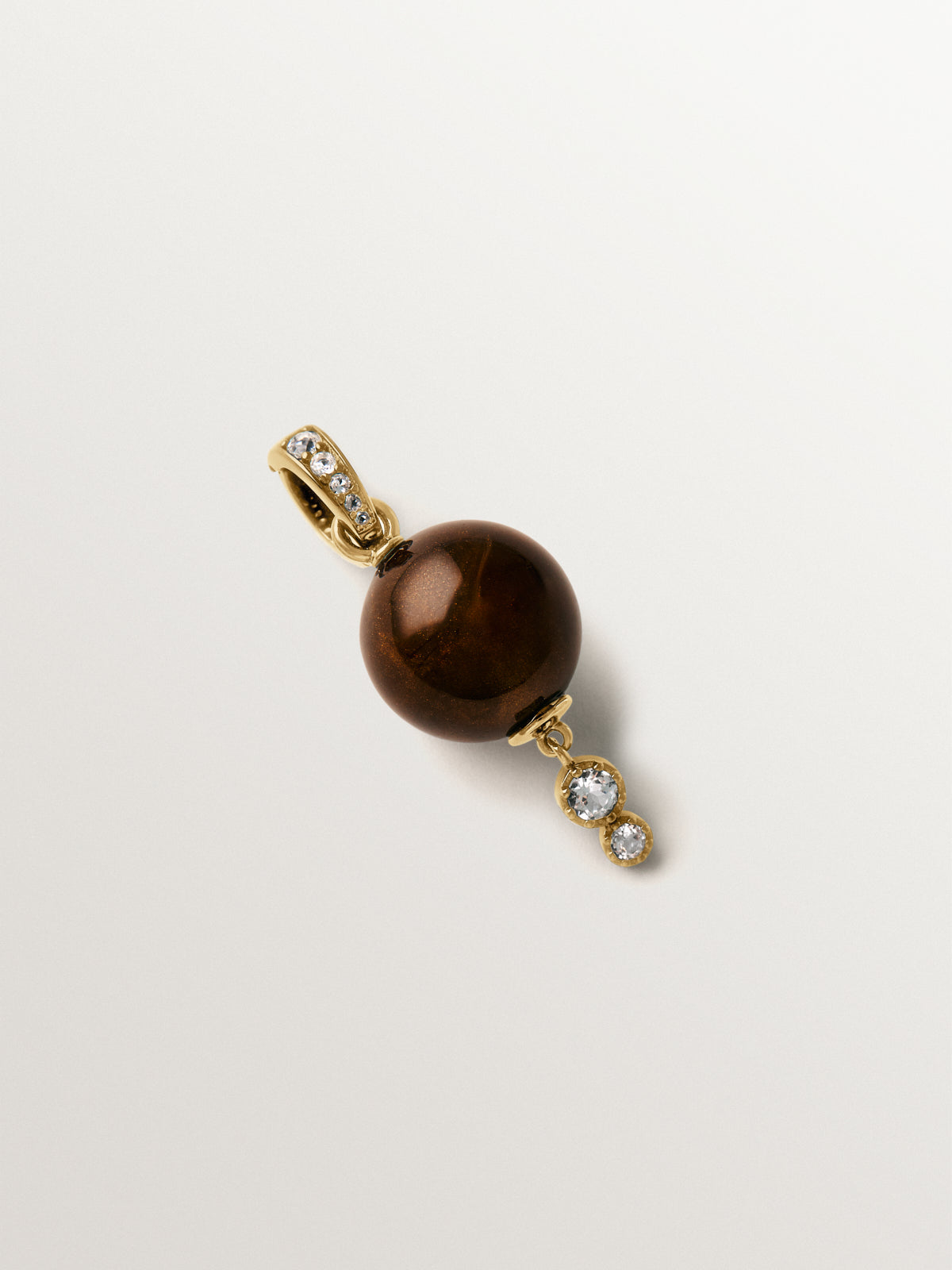 18K yellow gold-plated charm with brown resin, crystals and sphere motif