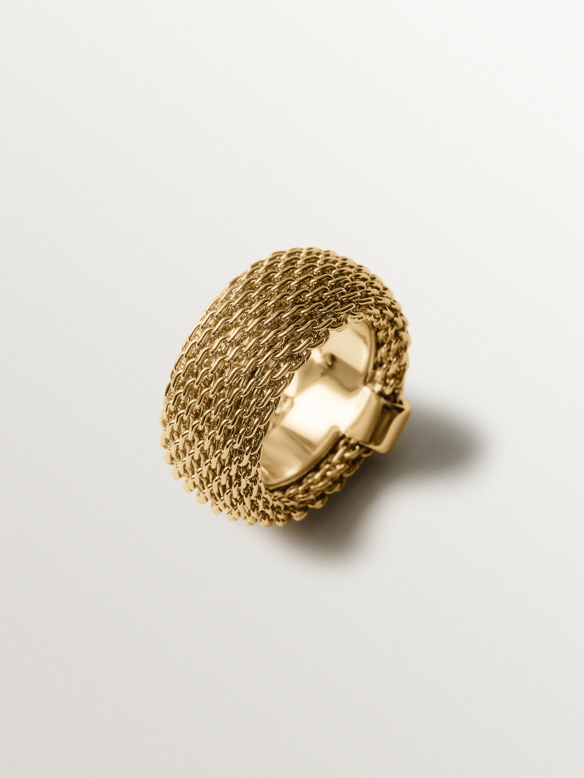 Anillo de malla bañado en oro amarillo de 18K