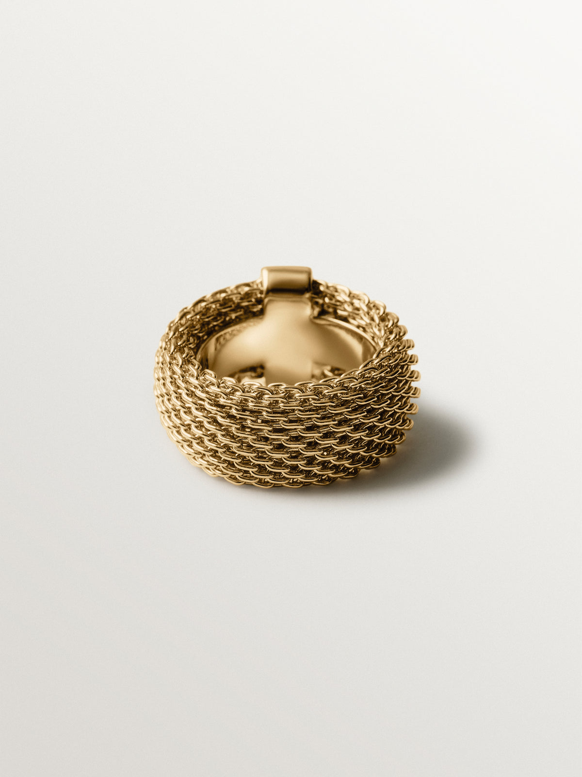 Anillo de malla bañado en oro amarillo de 18K