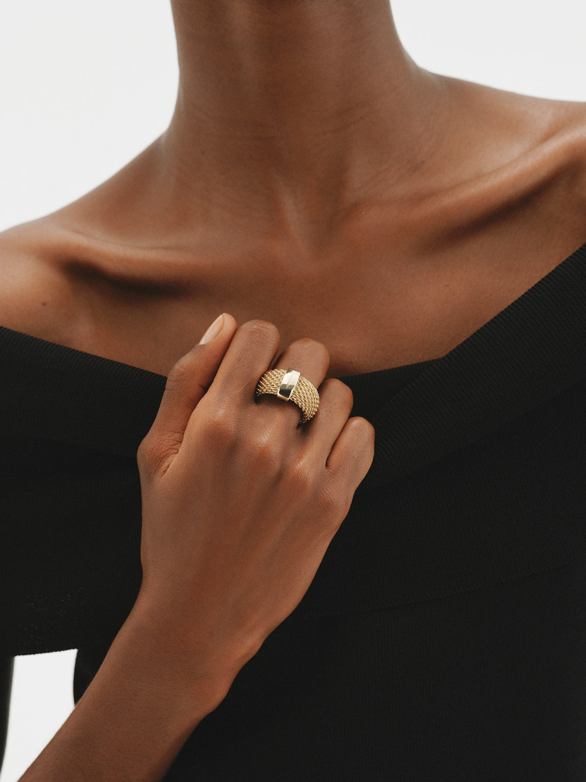 Anillo de malla bañado en oro amarillo de 18K
