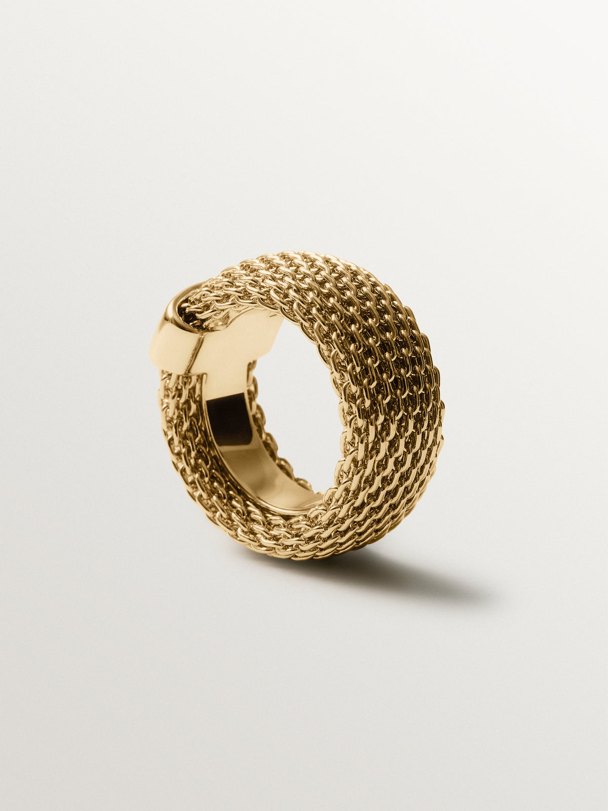 Anillo de malla bañado en oro amarillo de 18K