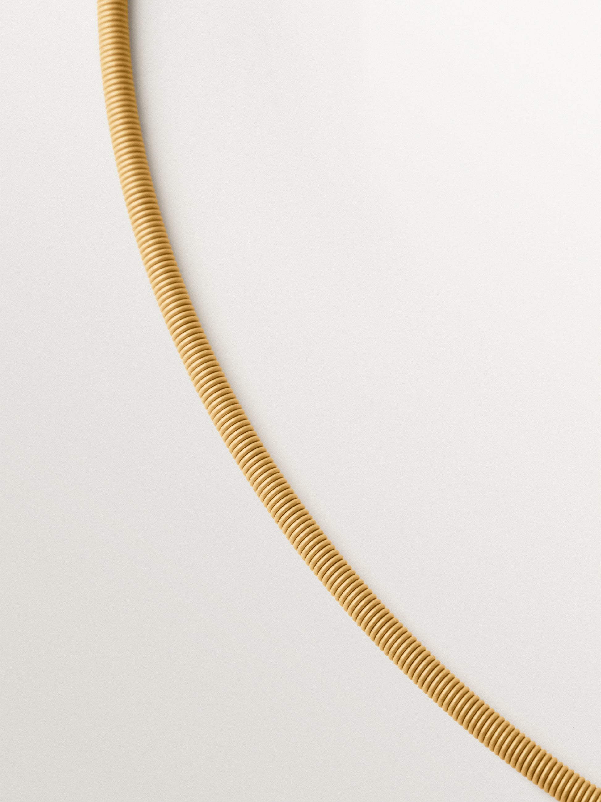 Cadena de acero inoxidable de 42cm bañada en oro amarillo de 18K