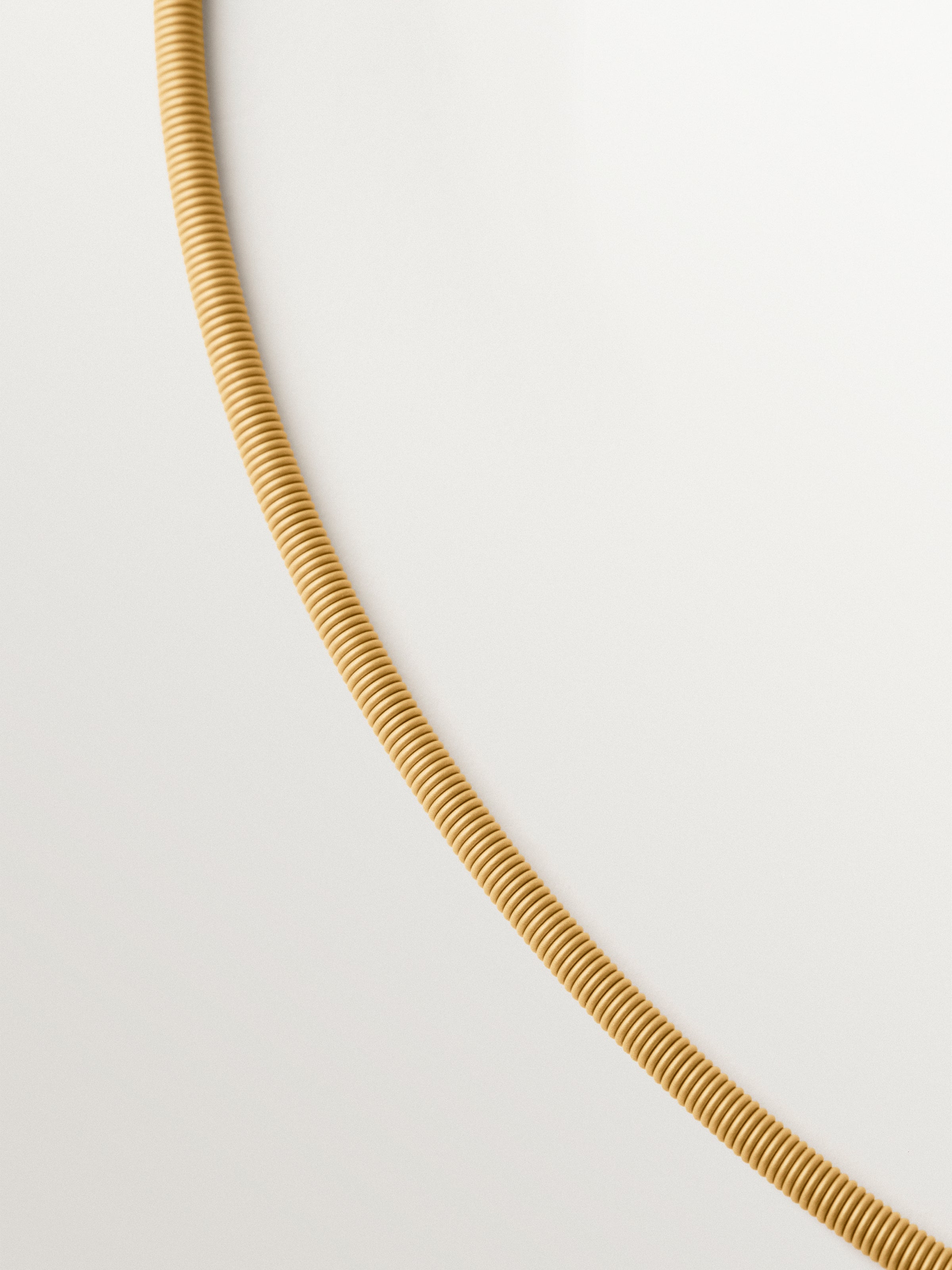 Cadena de acero inoxidable de 42cm bañada en oro amarillo de 18K