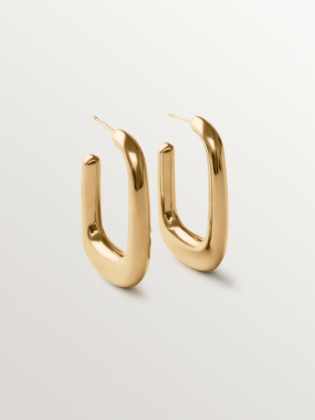 Pendientes de aro grandes bañados en oro amarillo con forma rectangular
