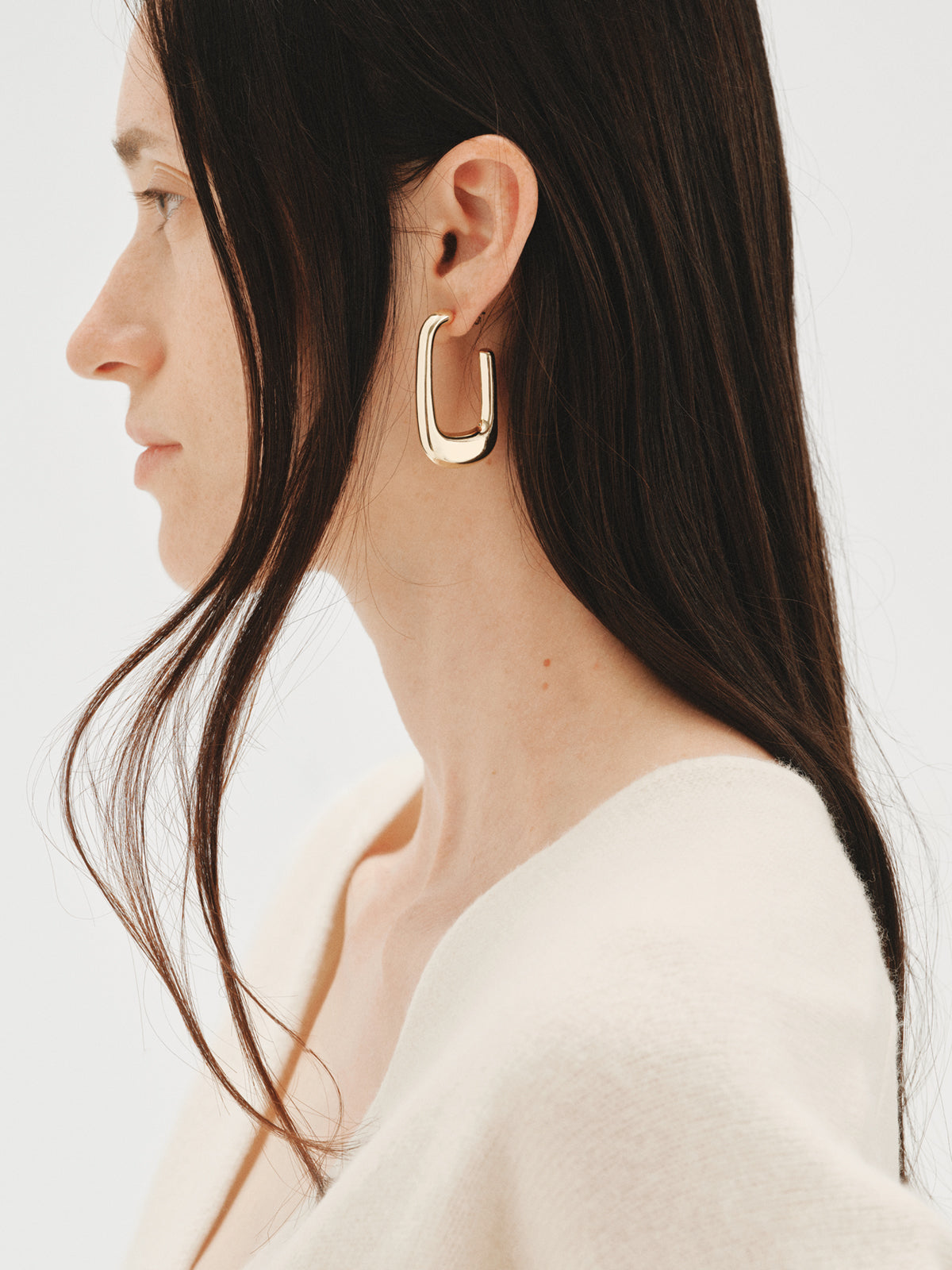 Pendientes de aro grandes bañados en oro amarillo con forma rectangular