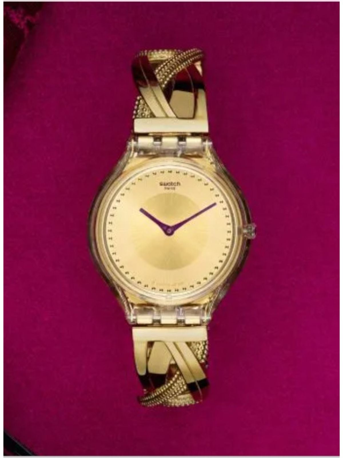 Reloj de camaleón con brazalete de plata bañada en oro de 18KT y caja de acero.